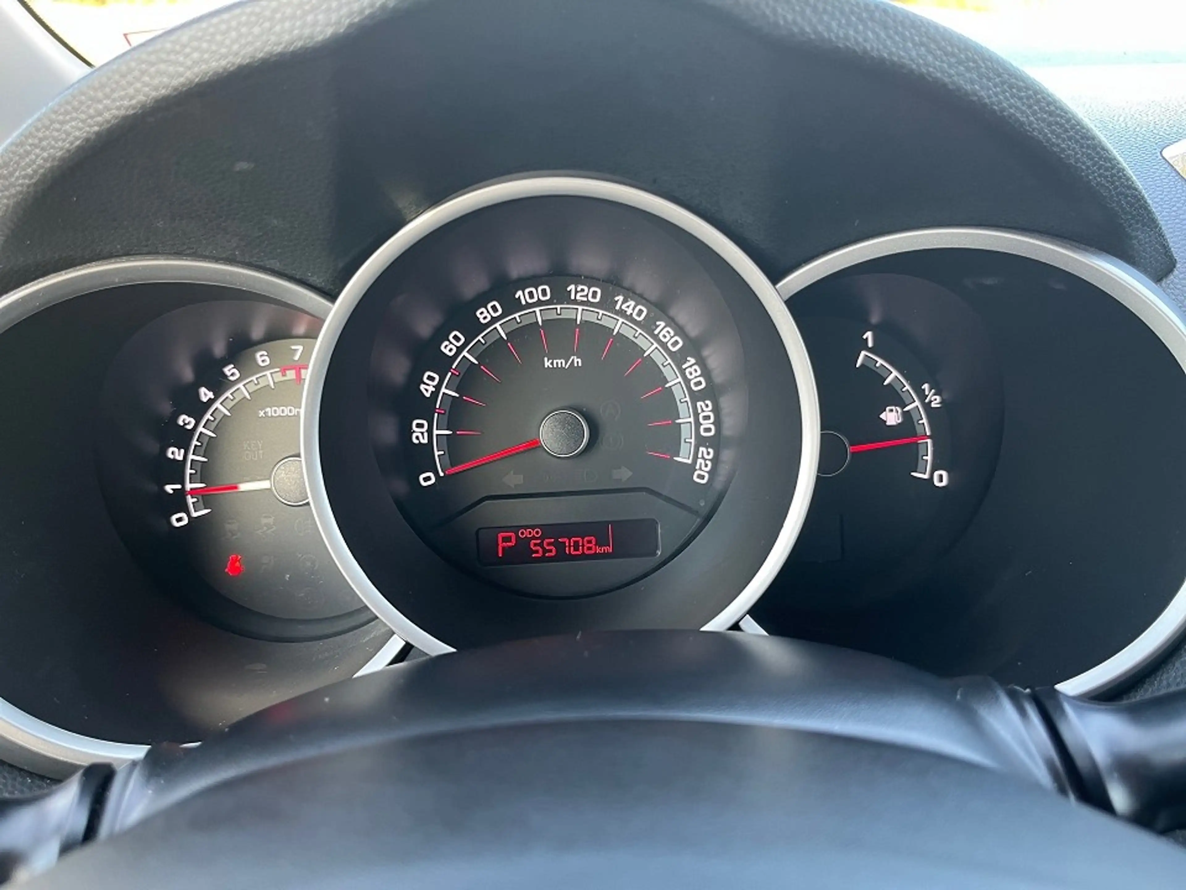Kia Venga Platinum Edition NAVI SHZ PDC KAM LRHZ — photo 14