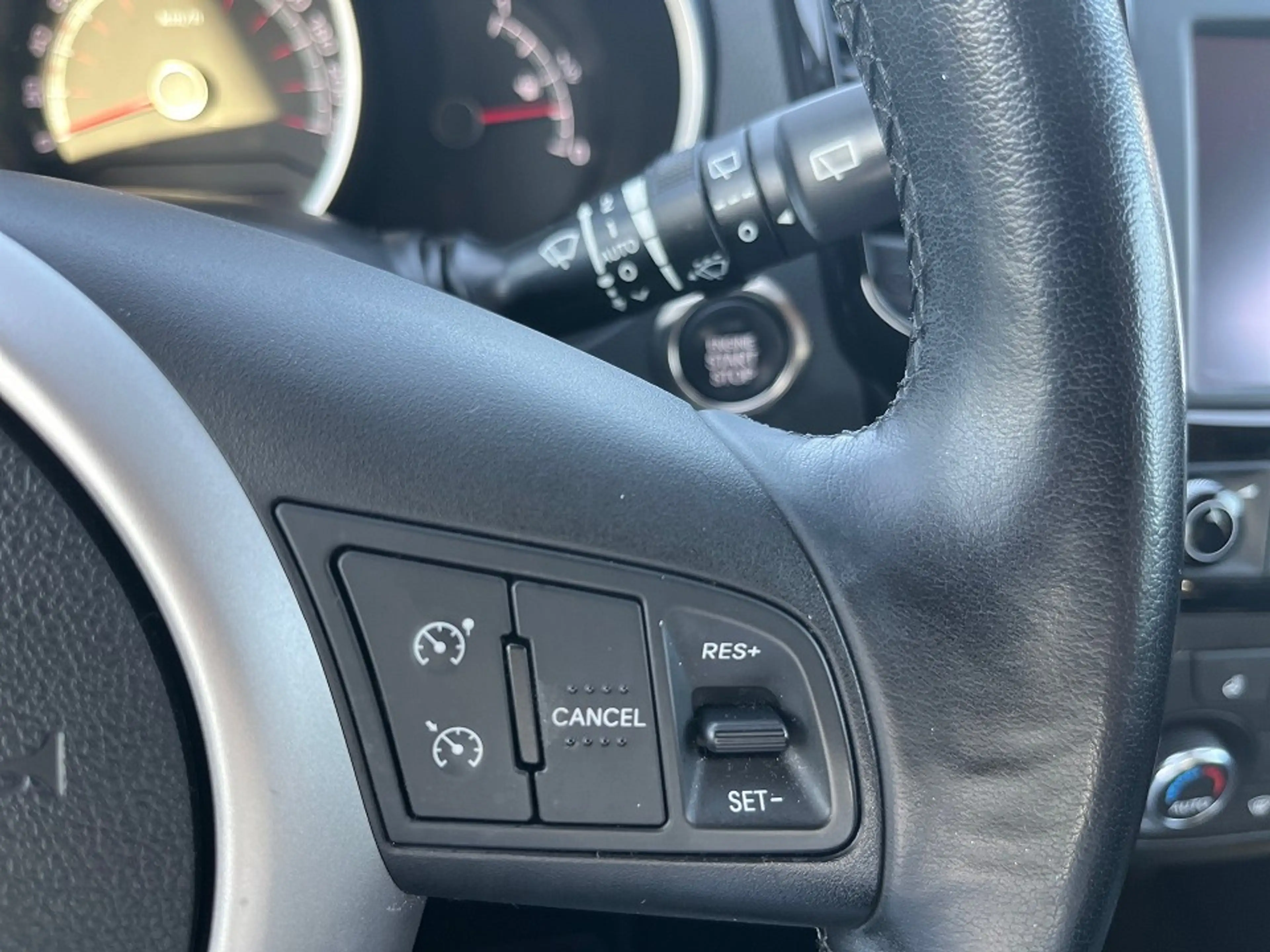 Kia Venga Platinum Edition NAVI SHZ PDC KAM LRHZ — photo 13