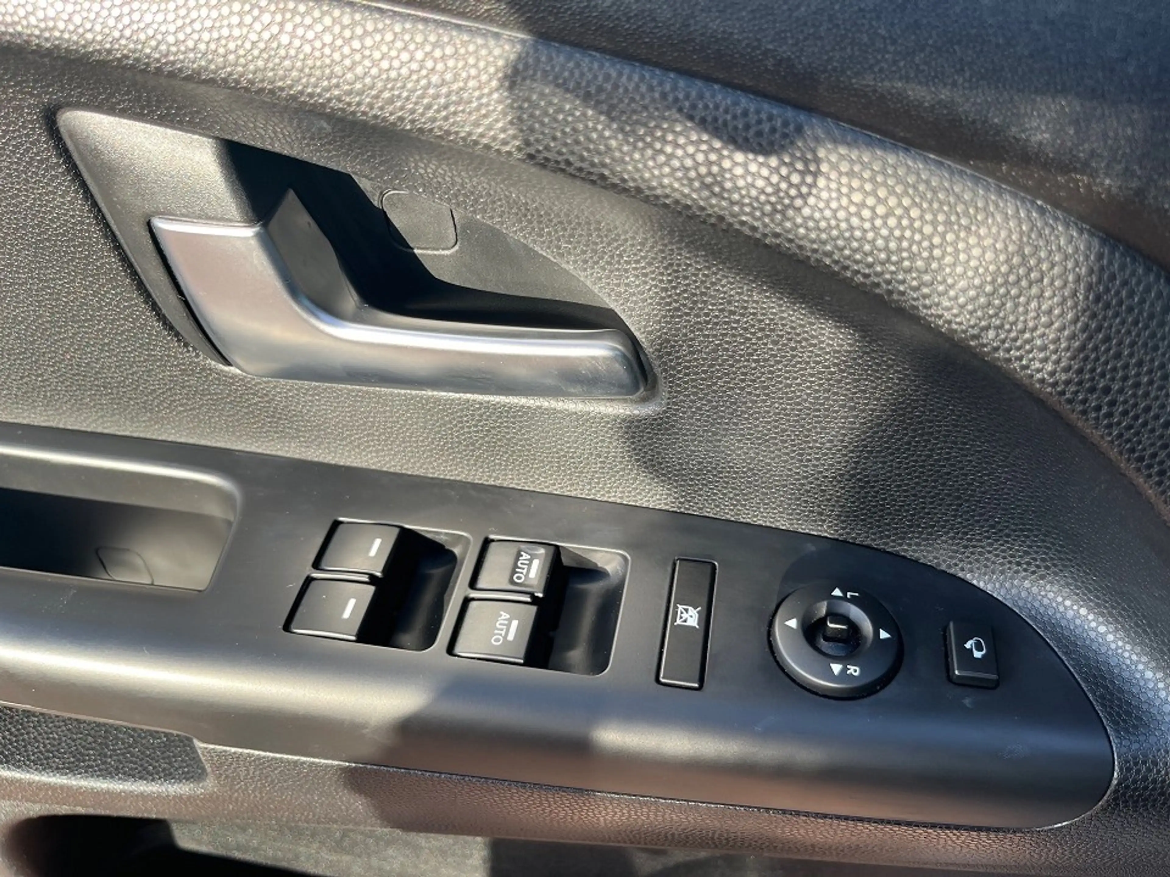 Kia Venga Platinum Edition NAVI SHZ PDC KAM LRHZ — photo 15