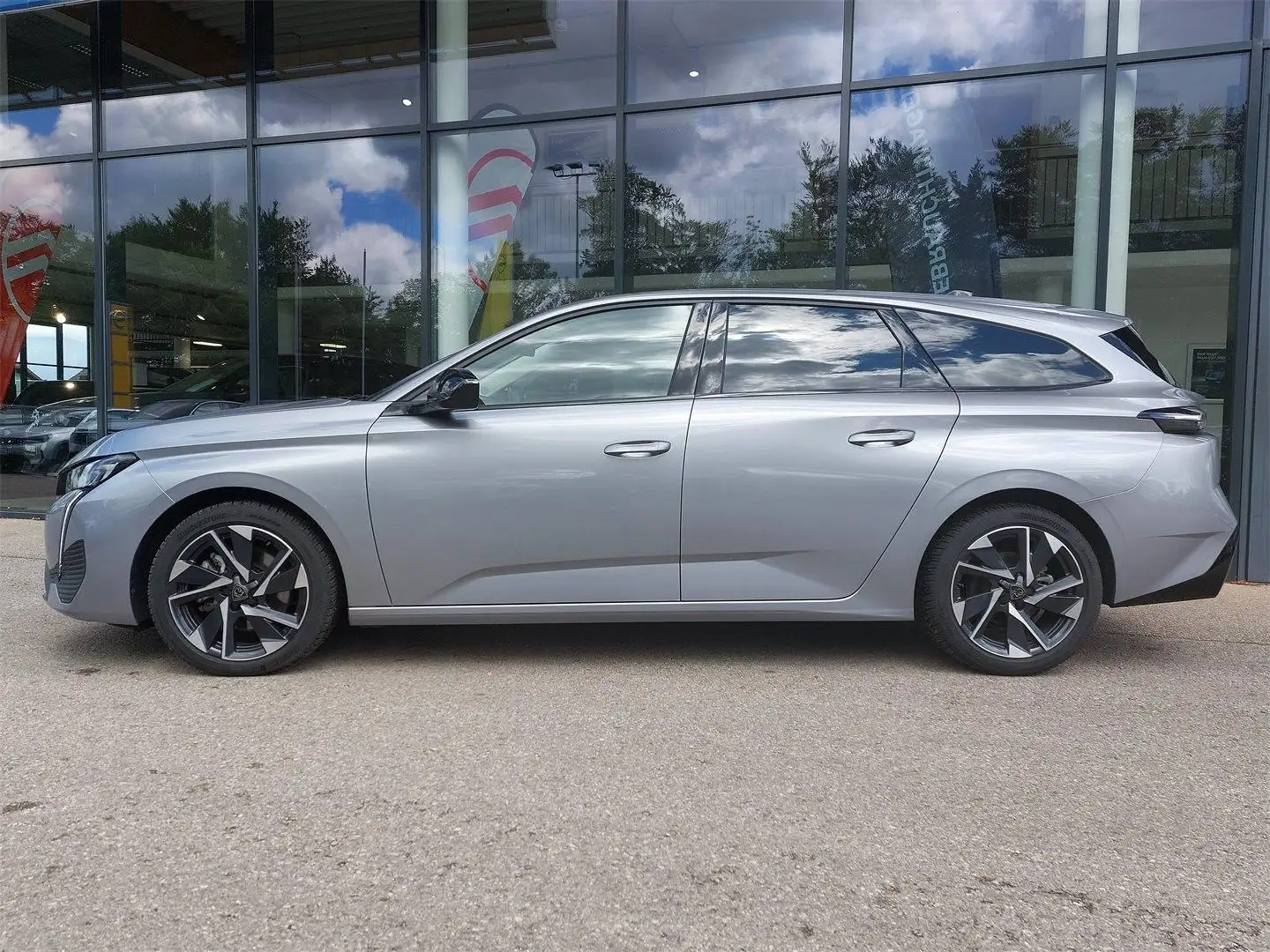 Peugeot 308 SW Hybrid 145 e-DSC6 Allure Silber - 2