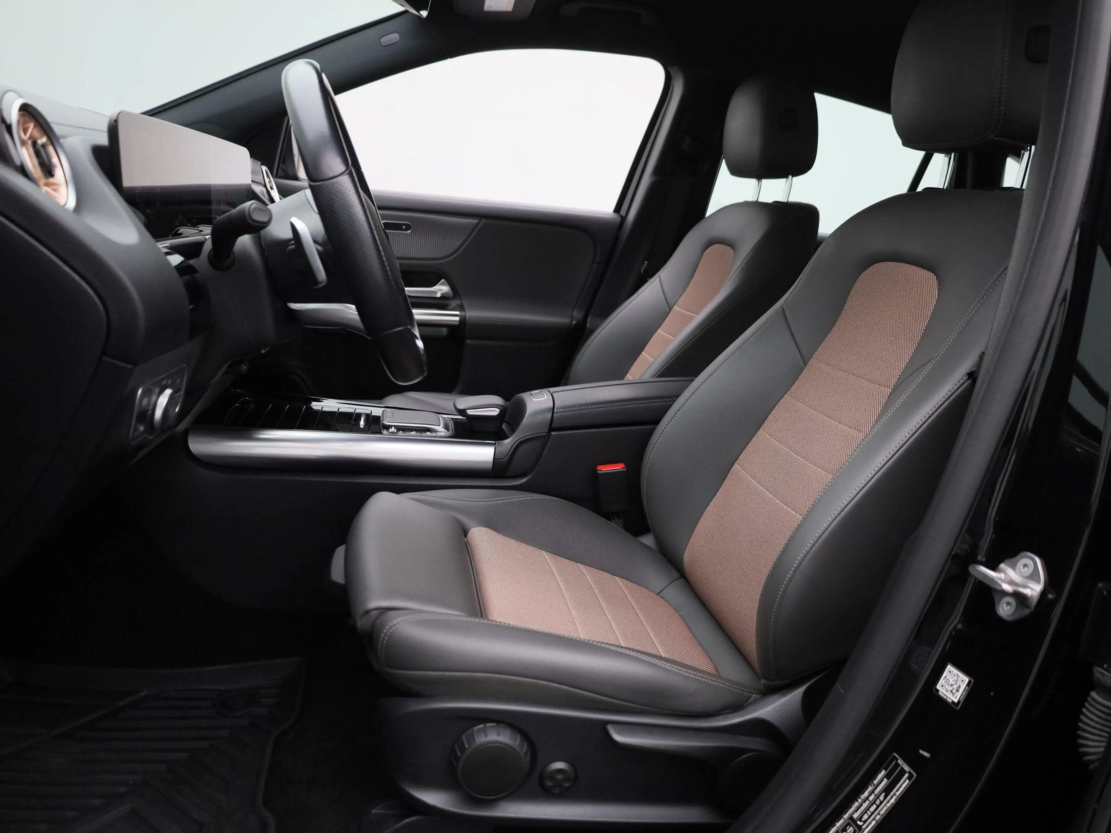Mercedes-Benz EQA 250 250+ Luxury Line | NAVIGATIE | STOELVERWARMING | C — photo 11
