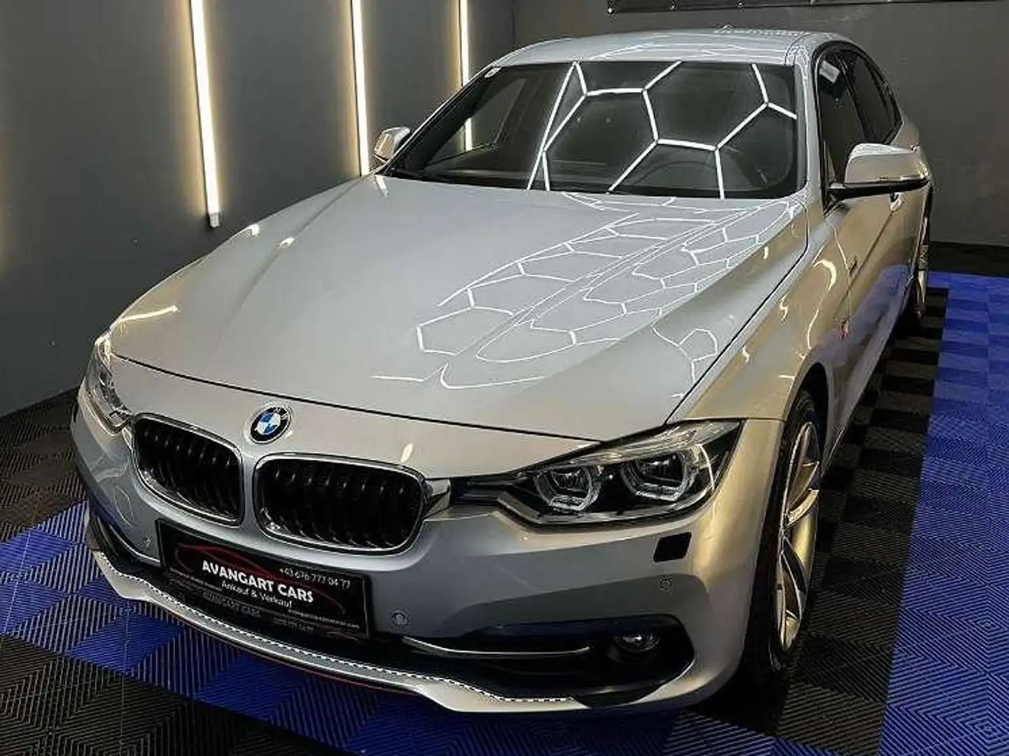 BMW 318 318 d xDrive Sport Line Grau - 2