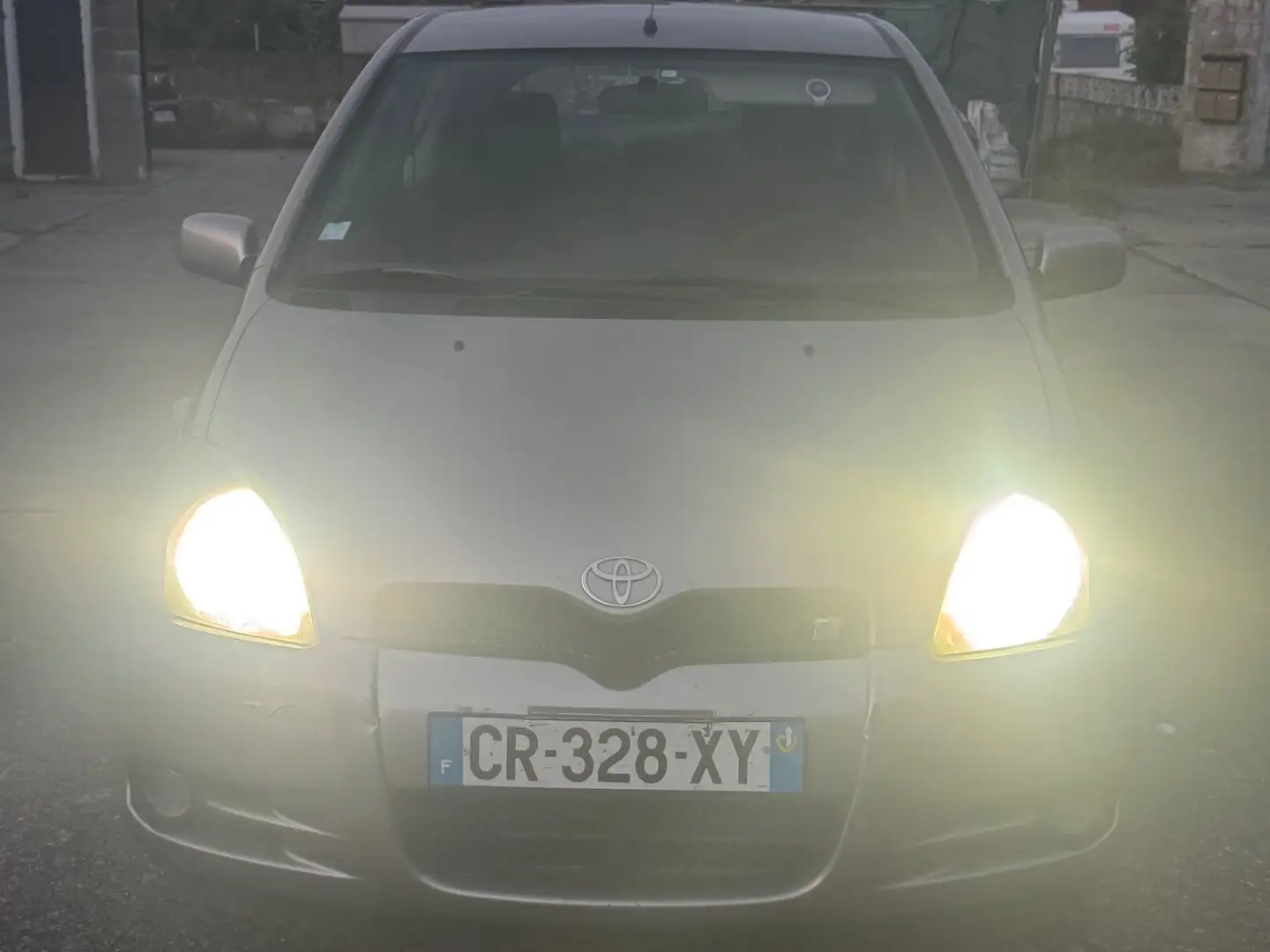 Toyota Yaris 1.5i VVT-i 16v TS Argent - 1