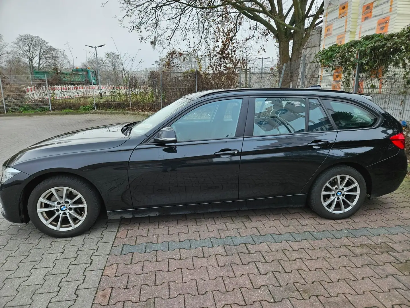 BMW 320 320 d xDrive Advantage Schwarz - 1