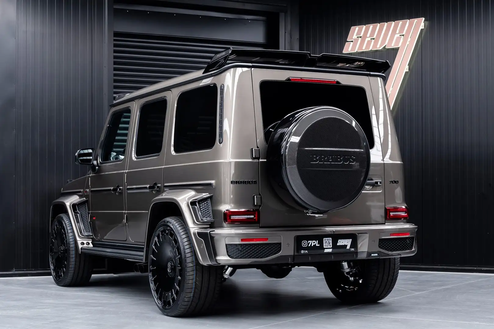 Mercedes-Benz G 63 AMG BRABUS G700 + A22 + Widestar Carbon Pack I & II Grau - 2