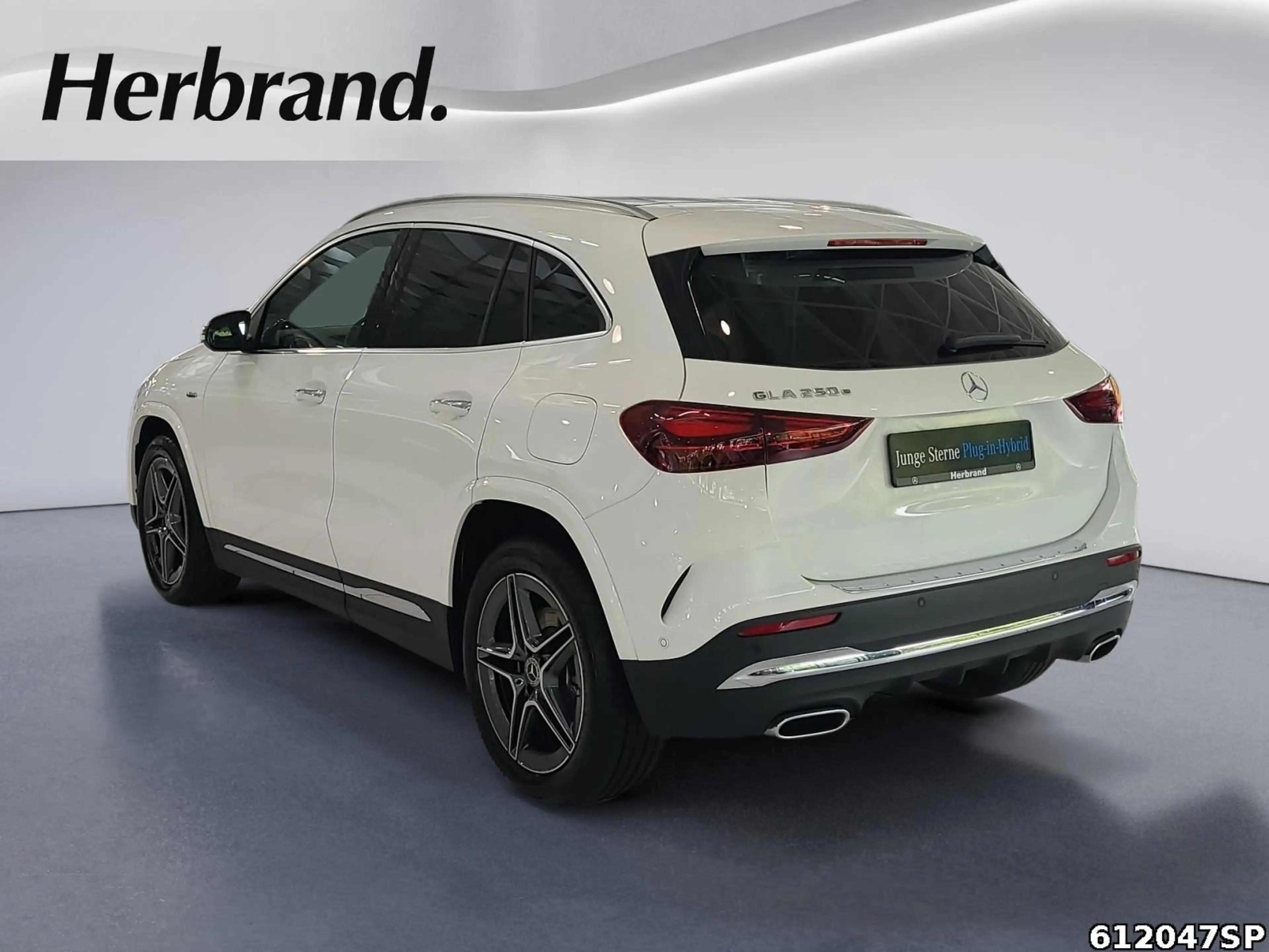 Mercedes-Benz GLA 250 e AMG  Pano Keyless 360° Lenkradhzg LED. — photo 4