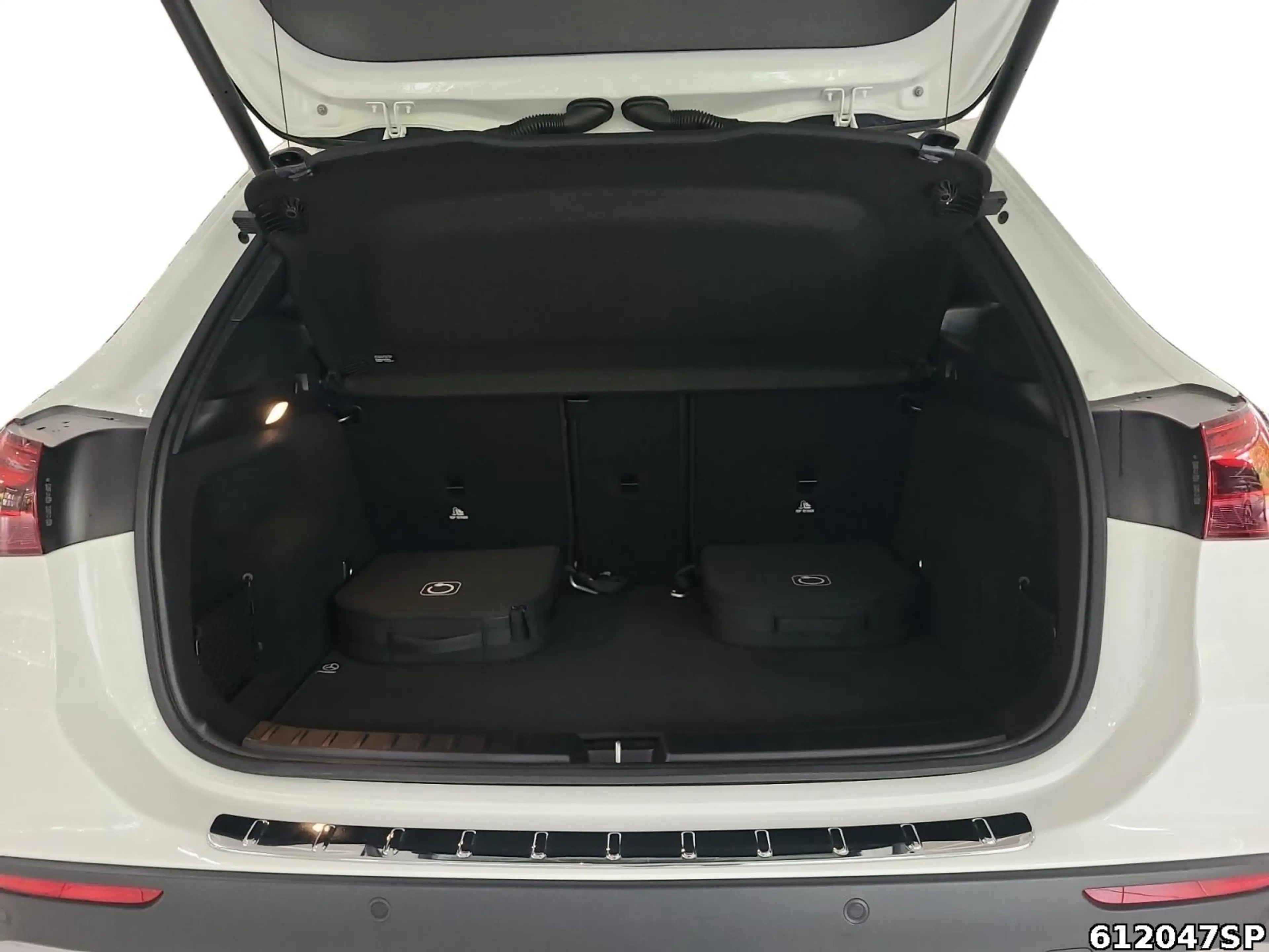 Mercedes-Benz GLA 250 e AMG  Pano Keyless 360° Lenkradhzg LED. — photo 6