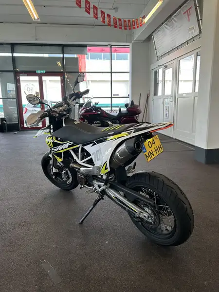 Husqvarna 701 Supermoto - foto 7