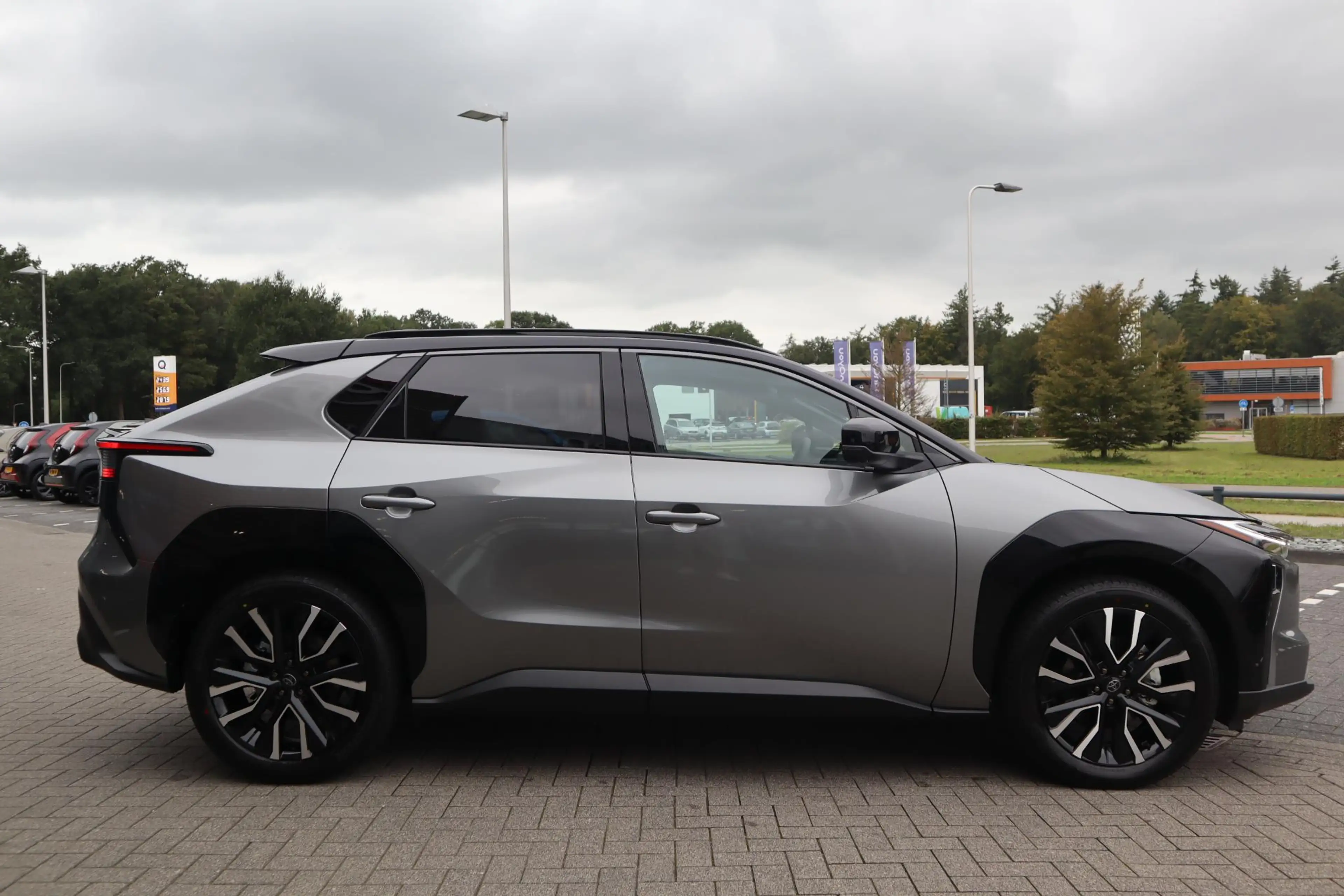 Toyota bZ4X Executive 73 kWh NIEUW! PREMIUM-PACK 20"LMV PANODA — photo 8