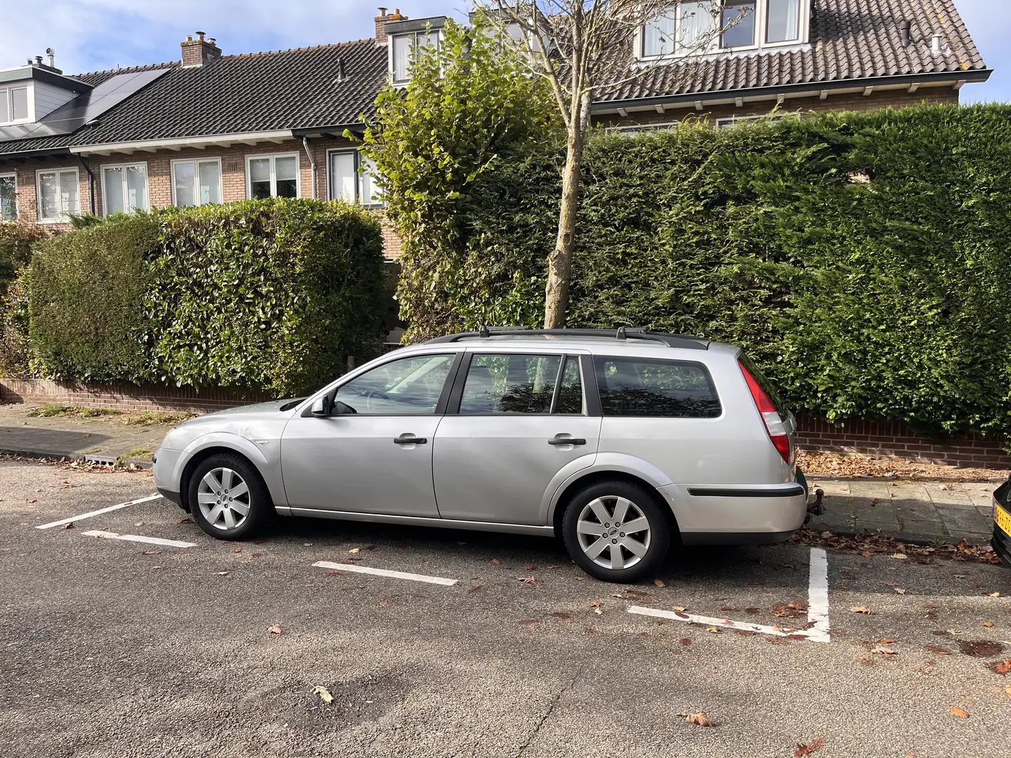 Ford Mondeo 1.8-16V Champion Grijs - 1