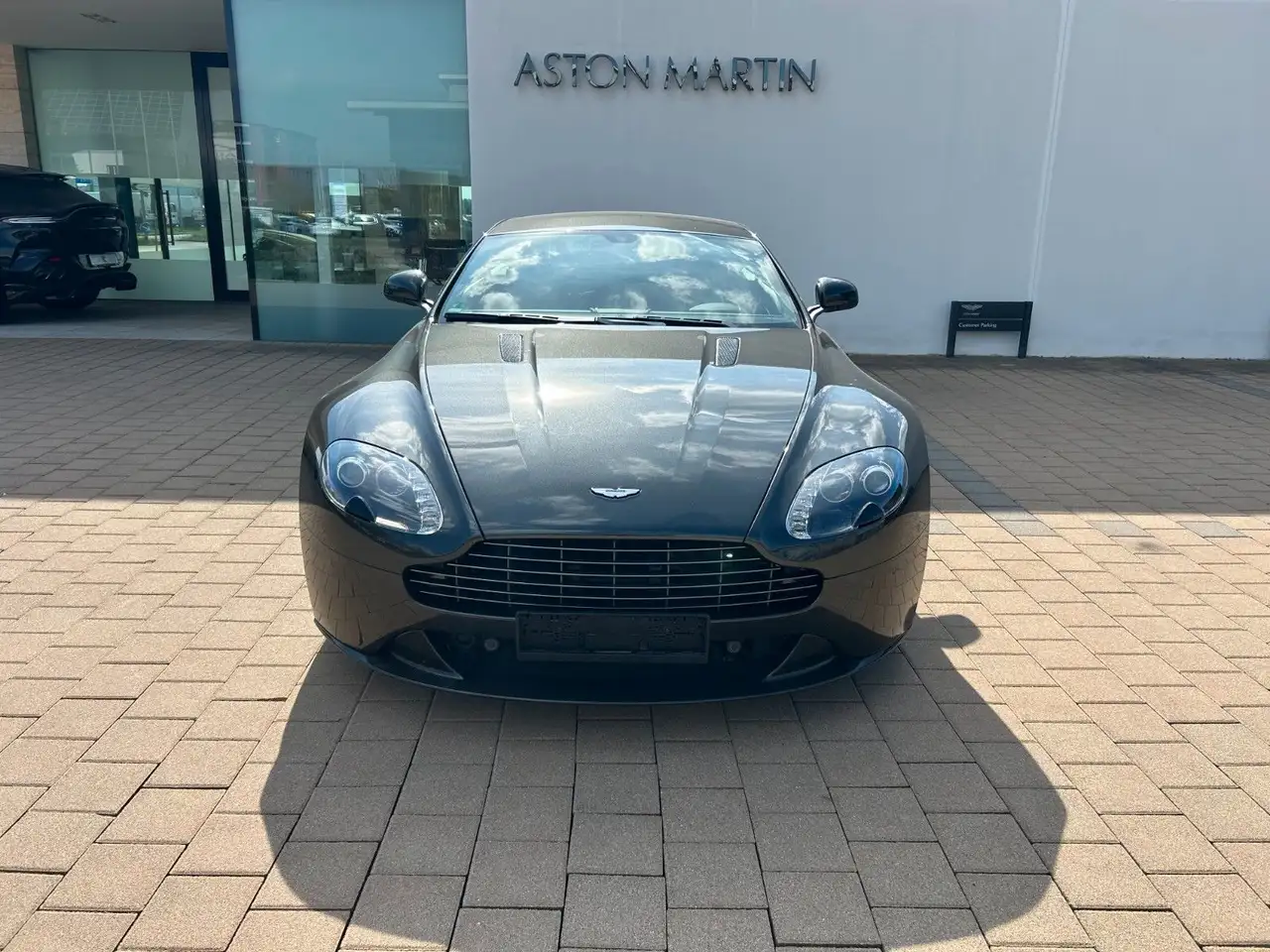 Aston Martin V8