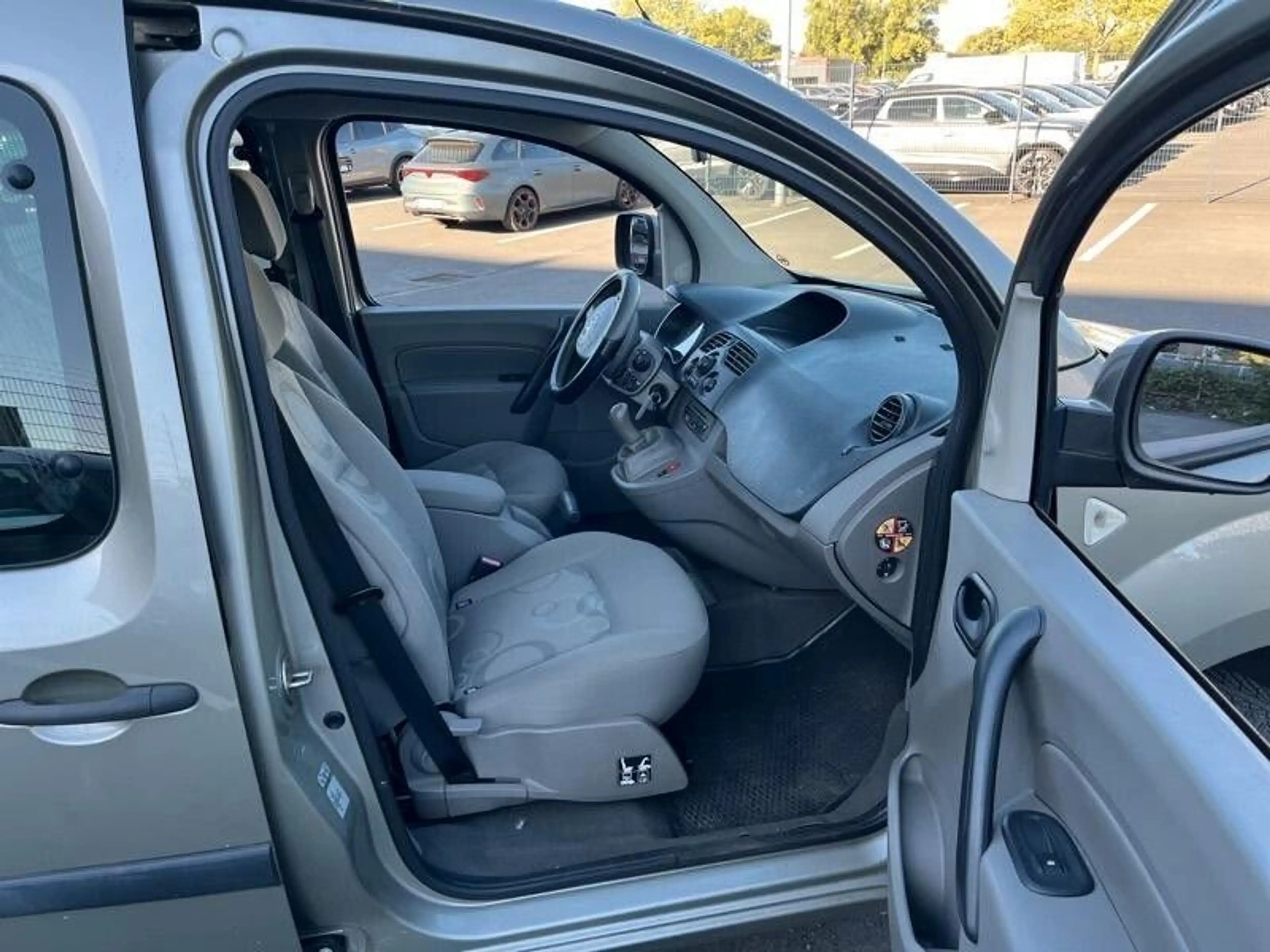 Renault Kangoo Happy Family, 1,6 Ltr. - 64 kW — photo 6