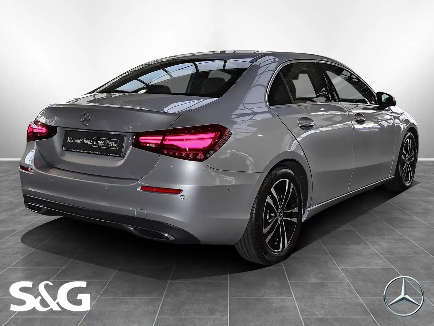 Mercedes-Benz A 200 Limo AHK+DISTRONIC+PANO+MEMORY+360°+STANDH Ezüst - 2
