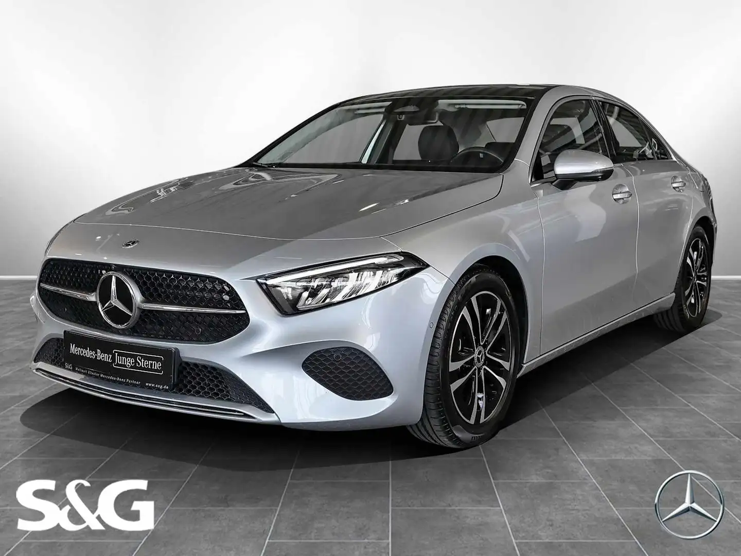 Mercedes-Benz A 200 Limo AHK+DISTRONIC+PANO+MEMORY+360°+STANDH Ezüst - 1