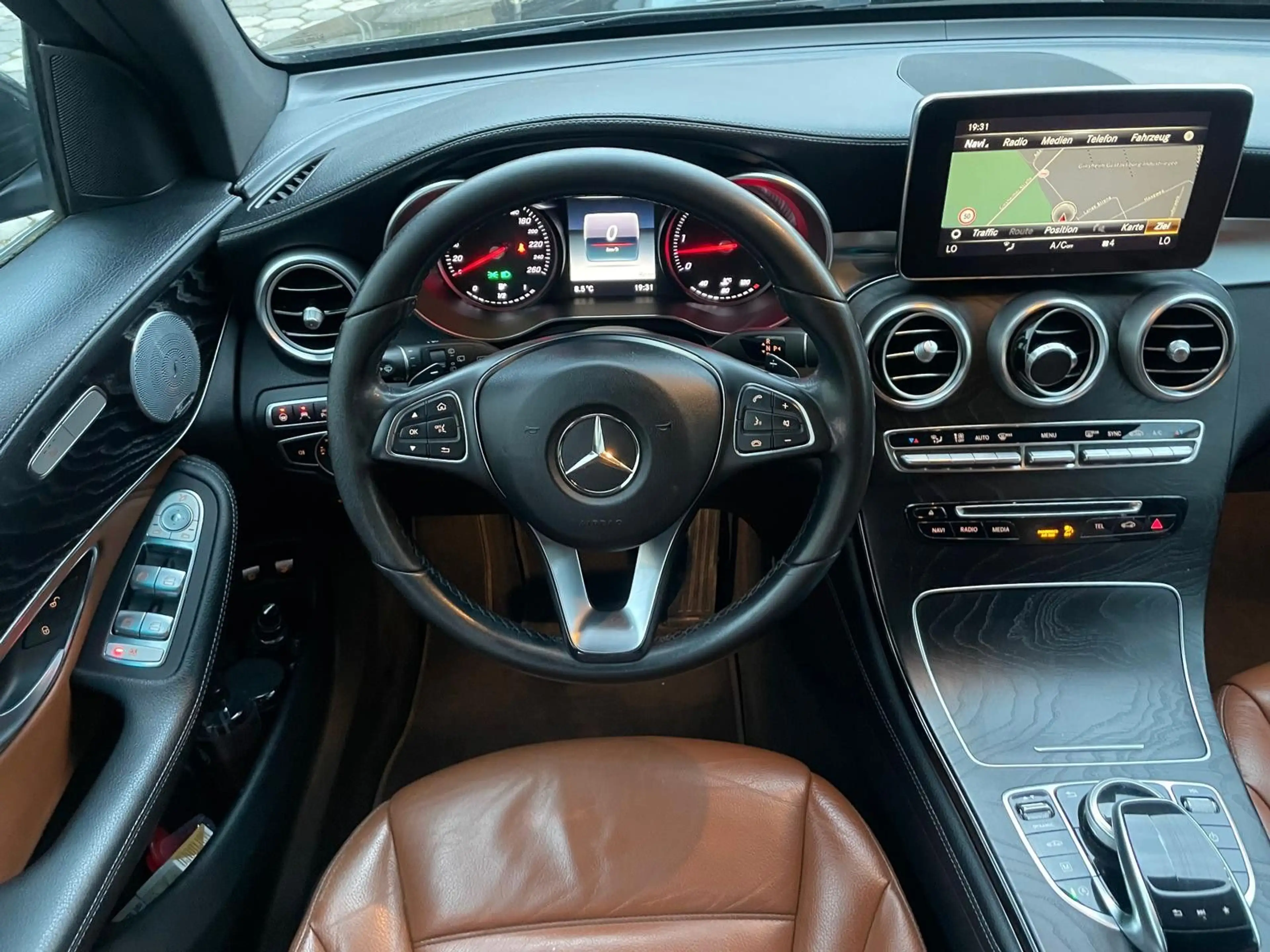Mercedes-Benz GLC 350 d 4Matic AMG Leder LED Kamera 360 — photo 13