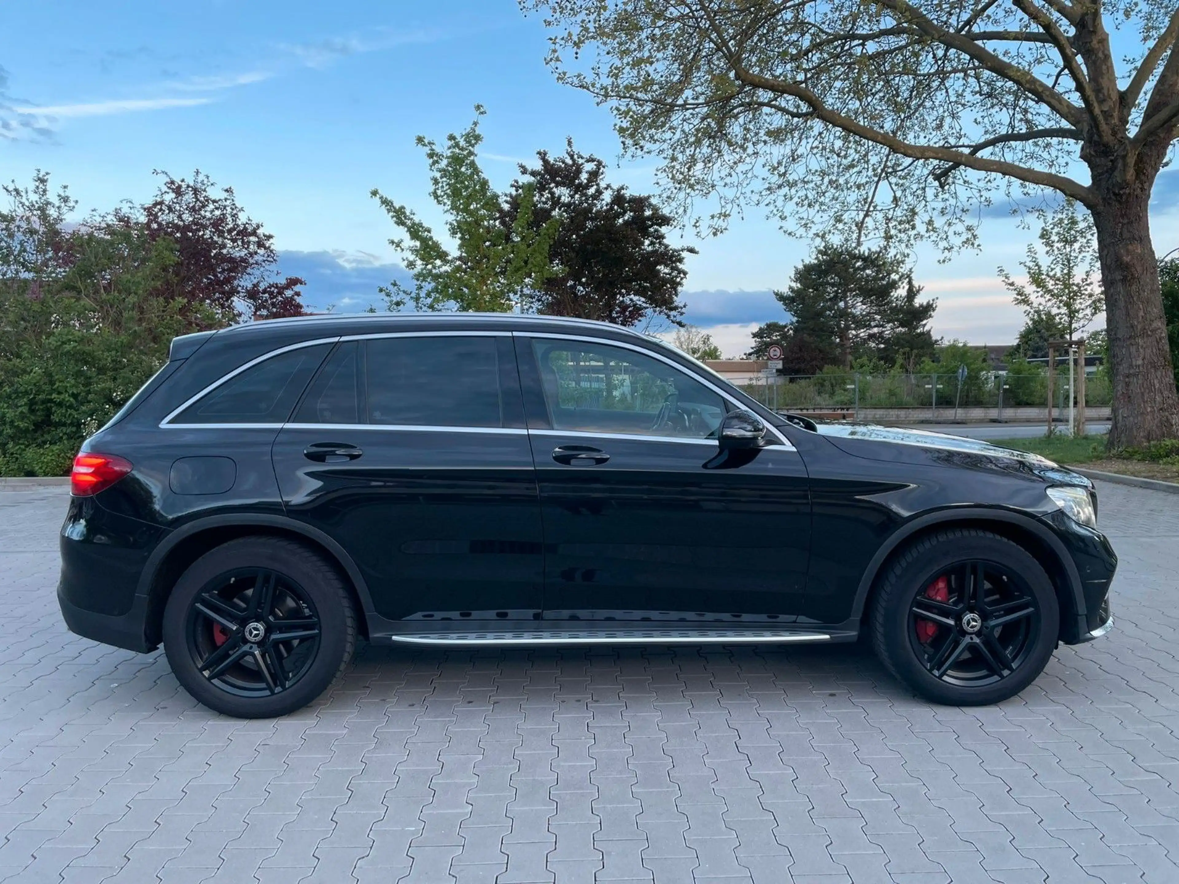 Mercedes-Benz GLC 350 d 4Matic AMG Leder LED Kamera 360 — photo 7