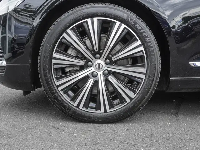 Volvo V90 view 7