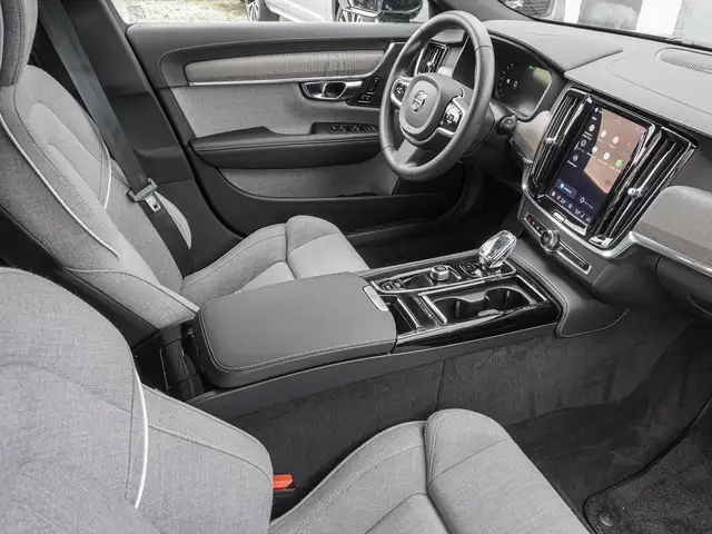 Volvo V90 view 8