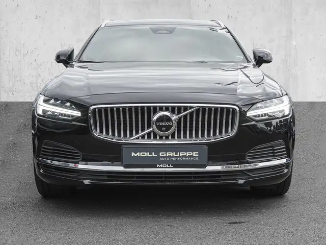 Volvo V90 view 3