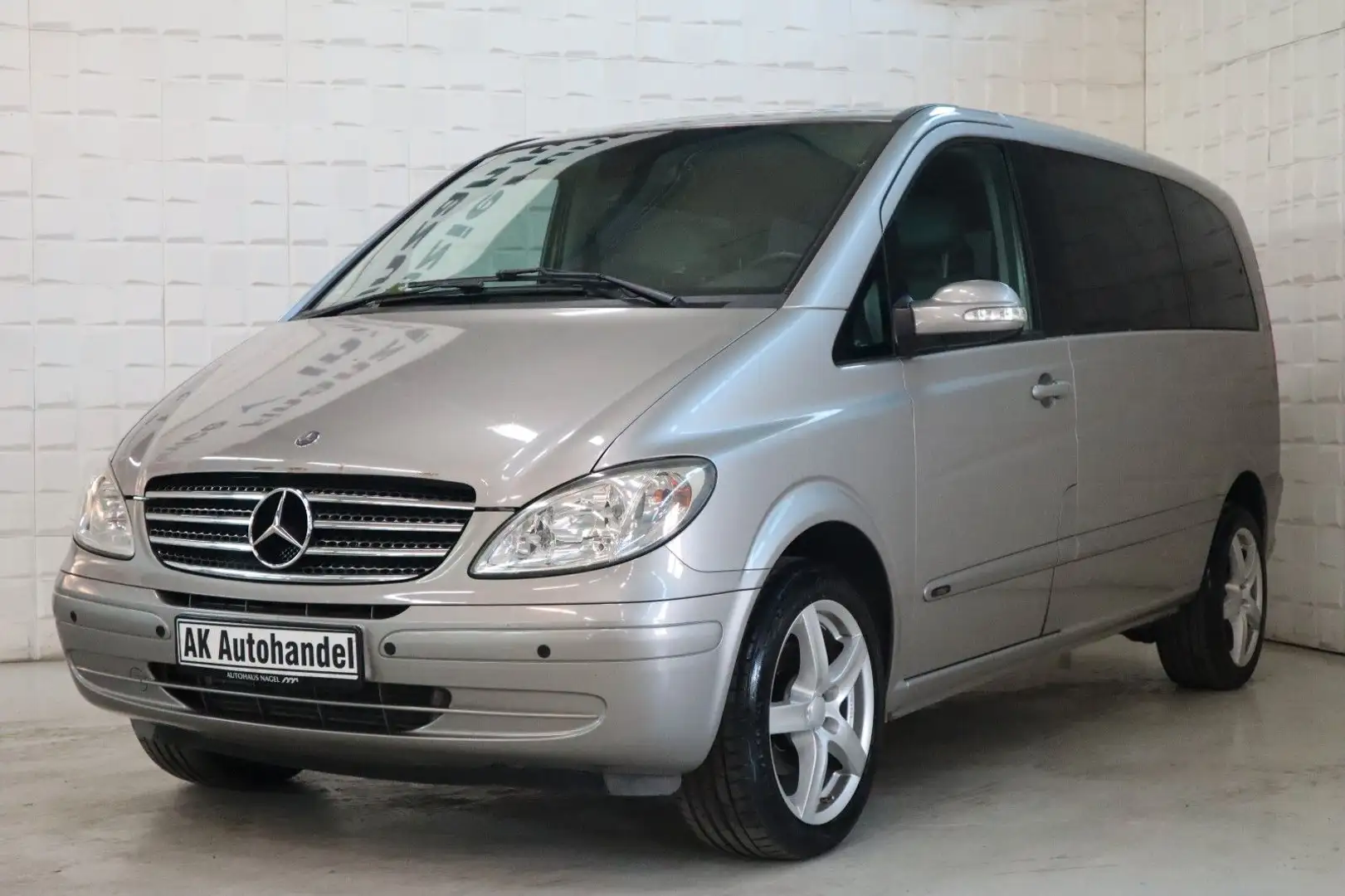 Mercedes-Benz Viano 2.2 CDI kompakt Klima Temp. AHK PDC SHZ Silber - 1