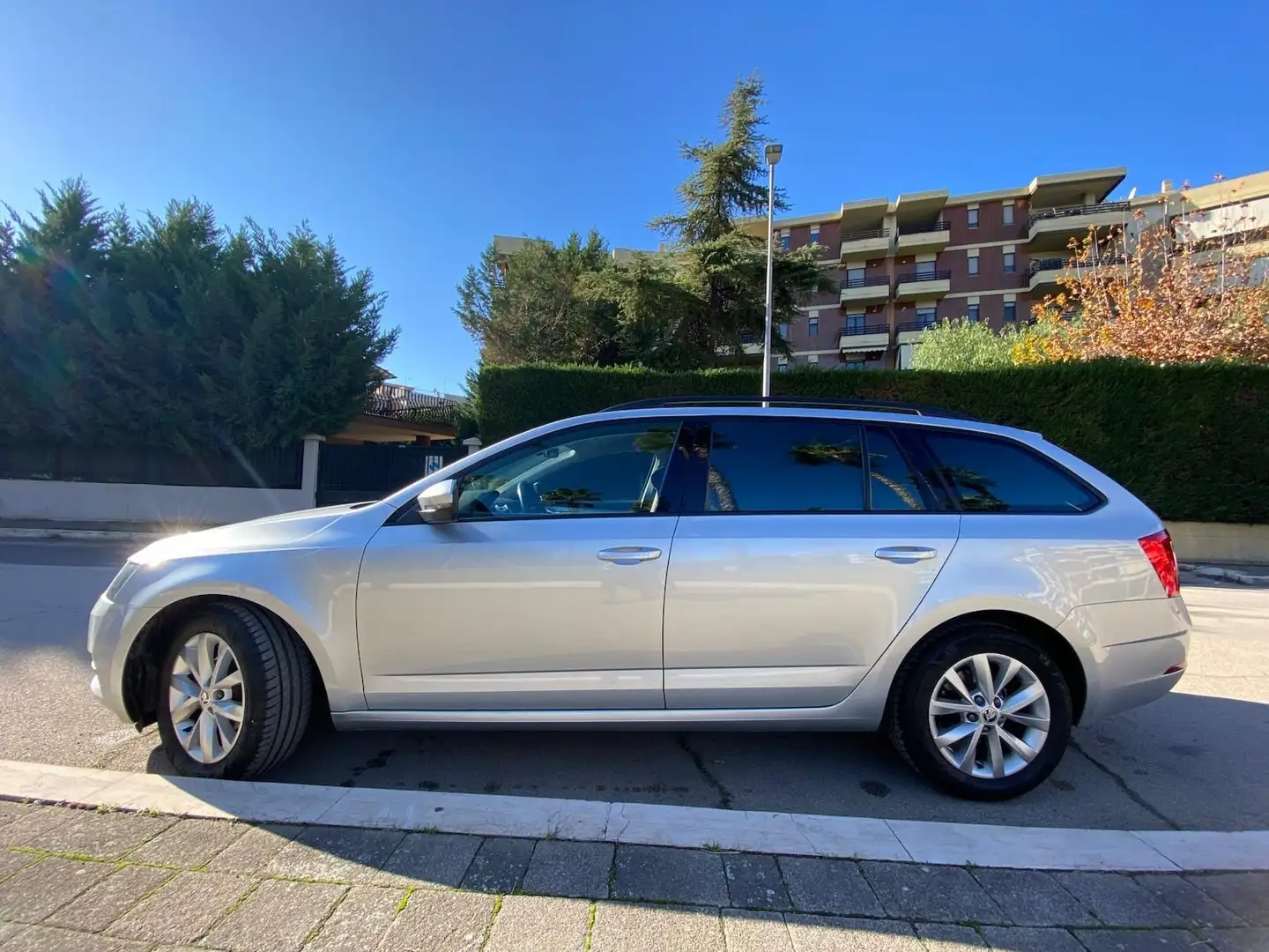 Skoda Octavia Octavia III 2017 Wagon 1.6 tdi Executive 115cv dsg - 1
