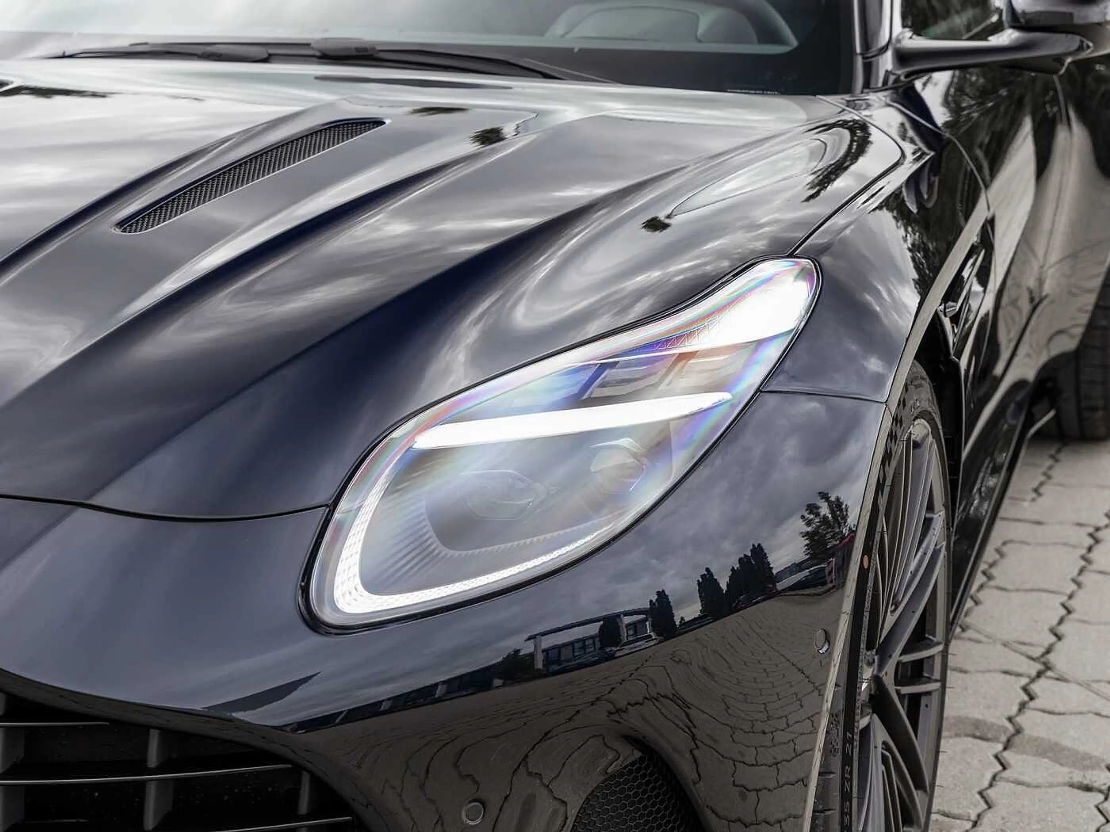 Aston Martin DB12 Coupe -Ultramarine Black- — photo 12