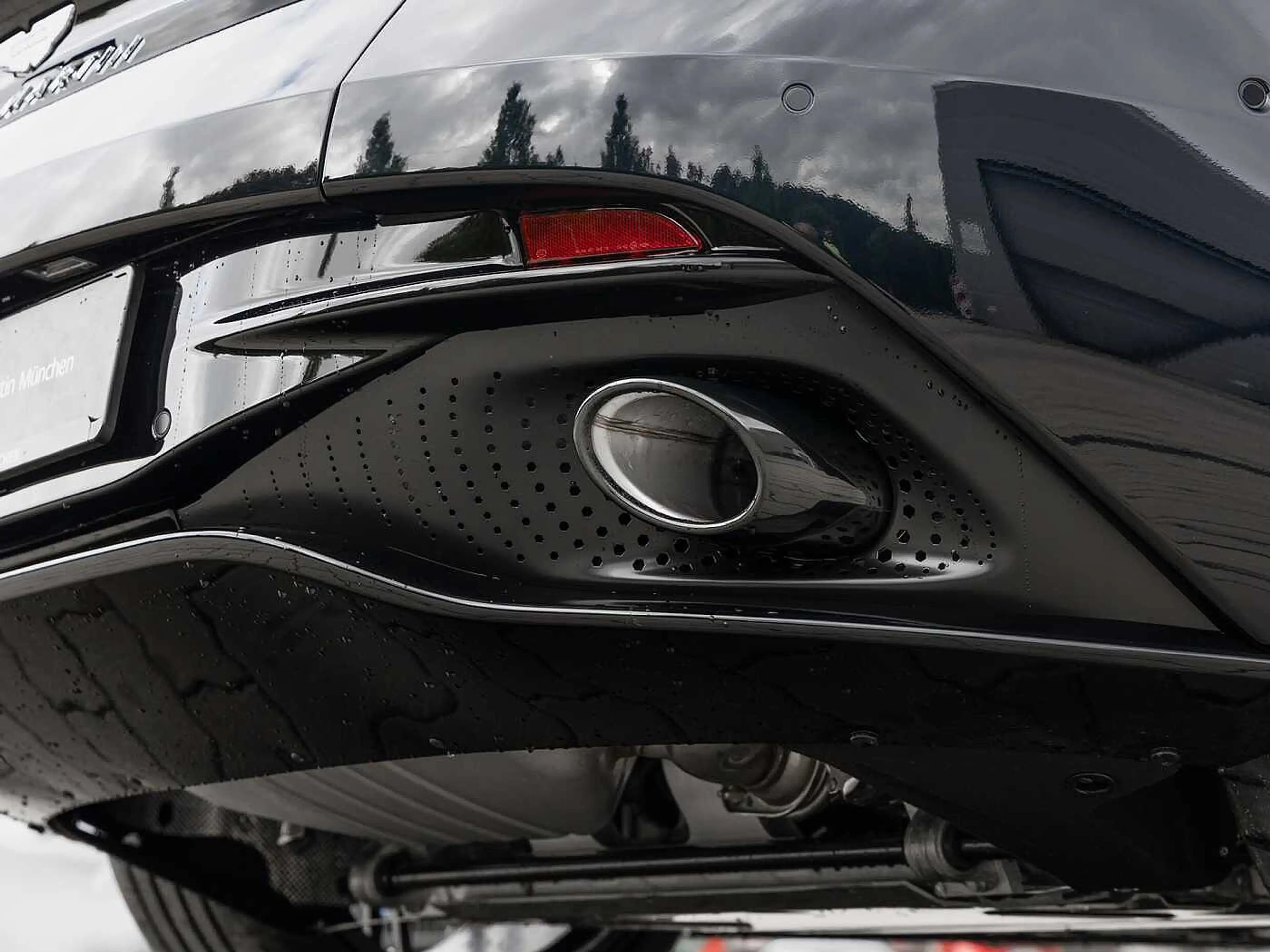 Aston Martin DB12 Coupe -Ultramarine Black- — photo 5
