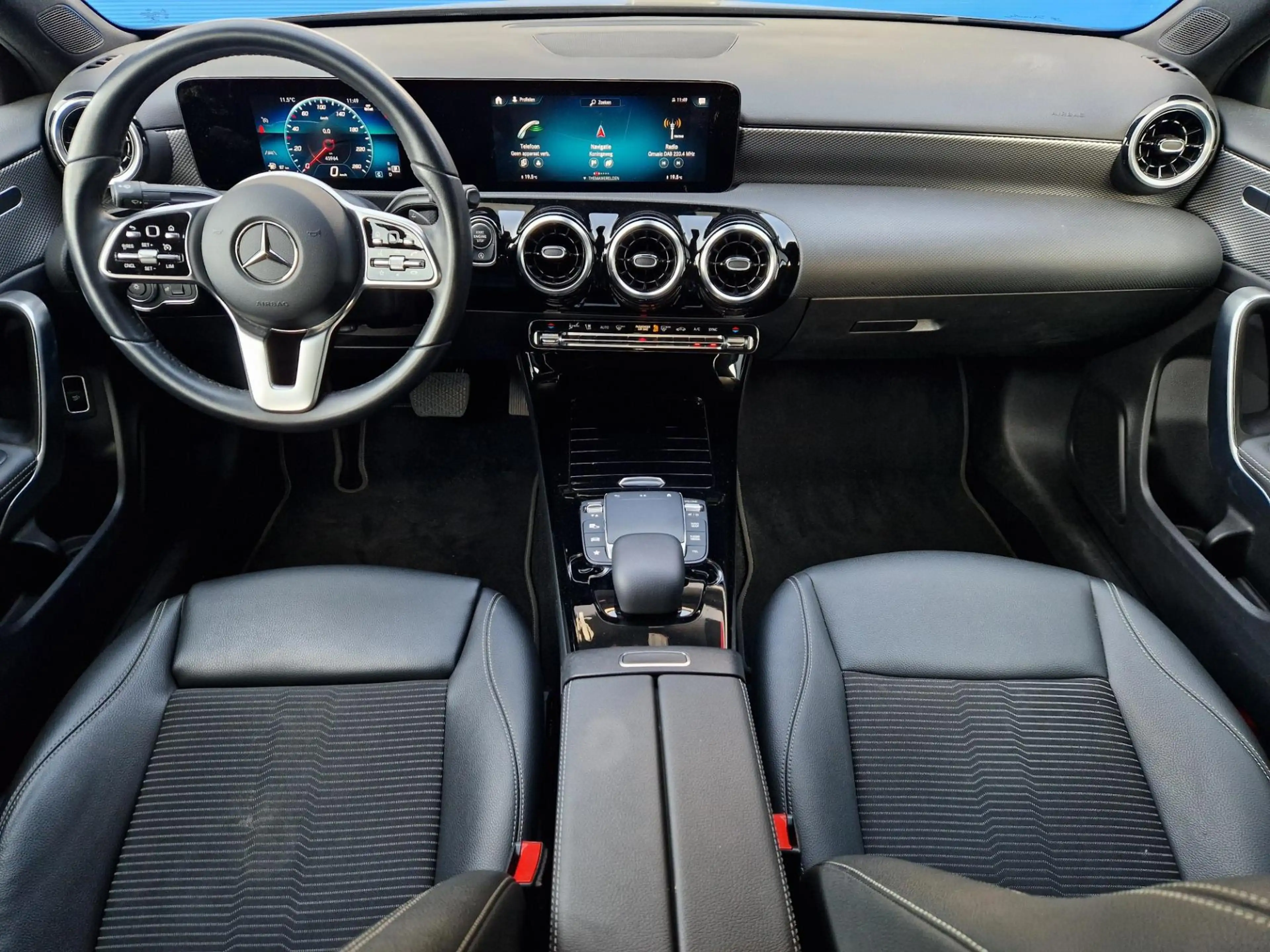 Mercedes-Benz A 200 Automaat / Wegklapbare trekhaak / Led verlichting — photo 8