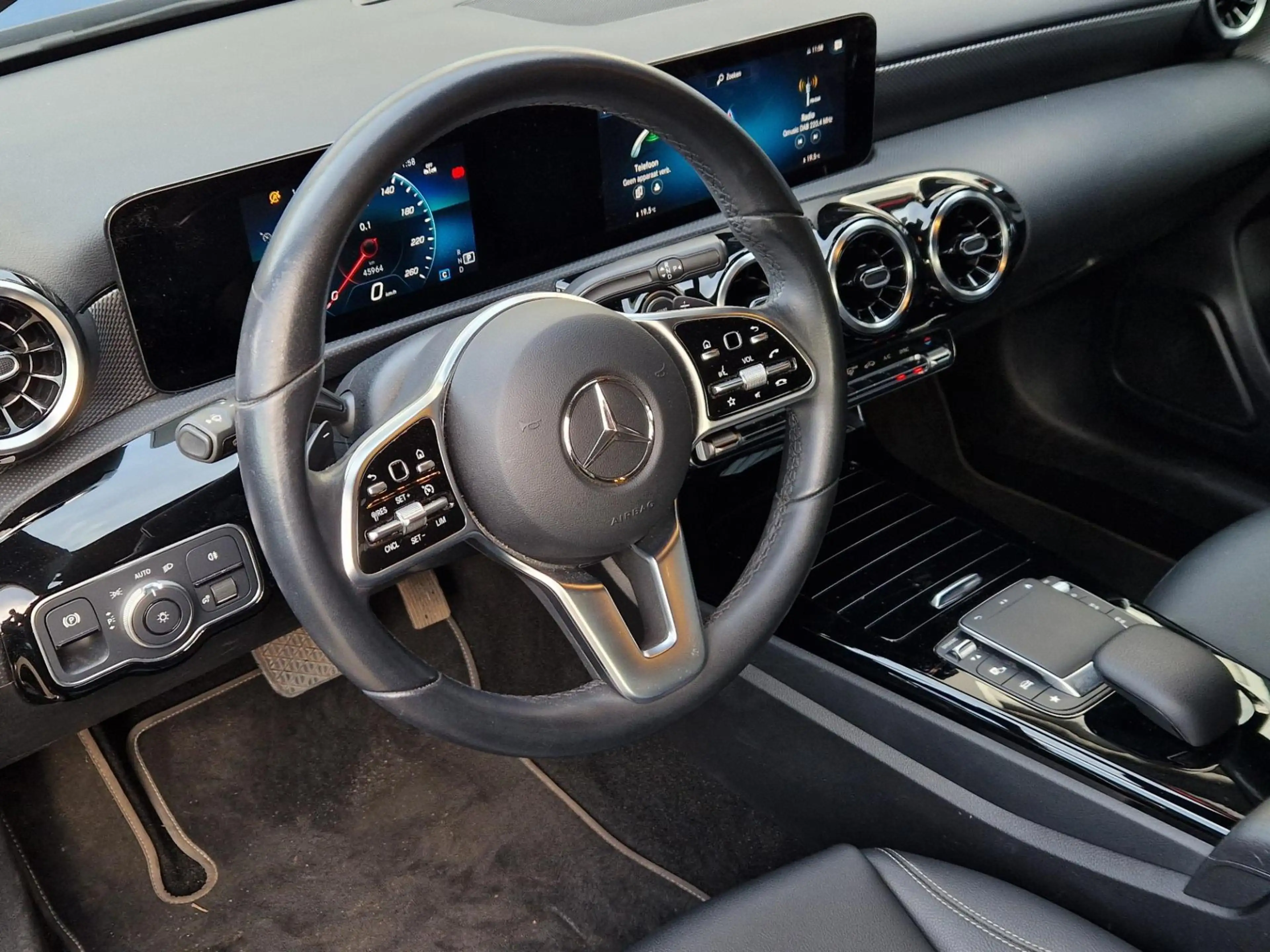 Mercedes-Benz A 200 Automaat / Wegklapbare trekhaak / Led verlichting — photo 6
