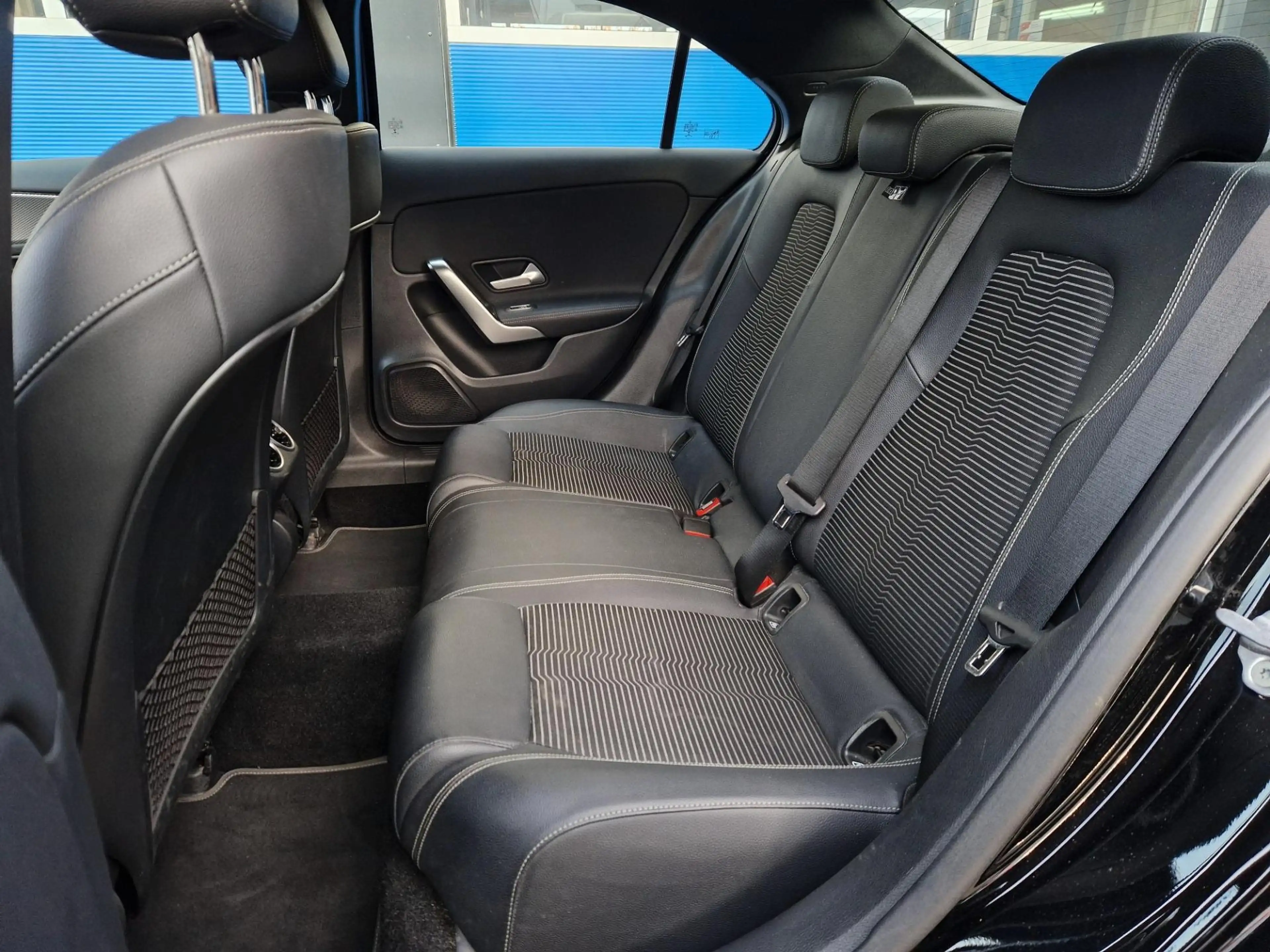Mercedes-Benz A 200 Automaat / Wegklapbare trekhaak / Led verlichting — photo 4