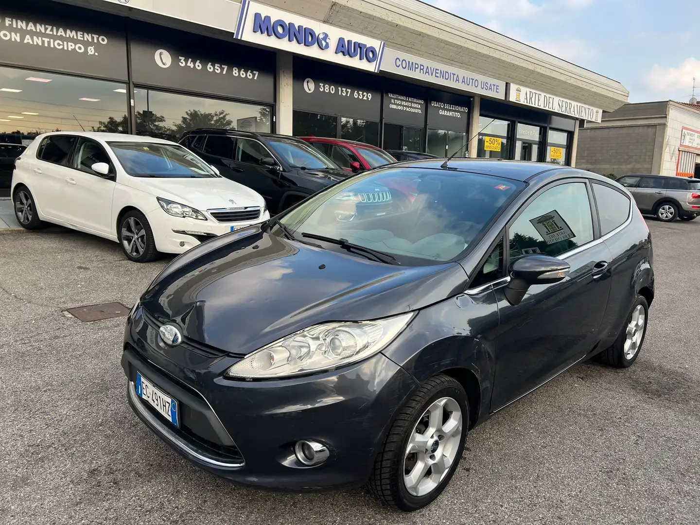 Ford Fiesta 2010 3p 1.2 16v Titanium 82cv E5 Grigio - 1