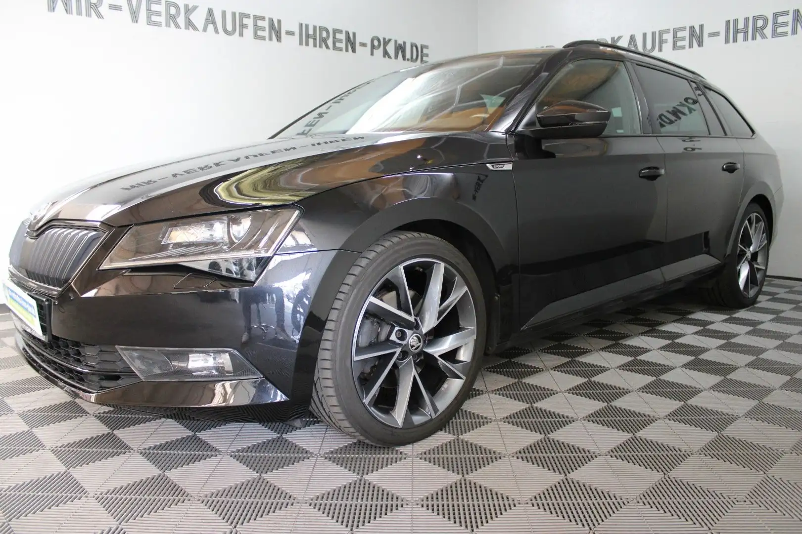 Skoda Superb Combi 2.0TDI Sportline ACC AHK DAB Virtua Zwart - 2