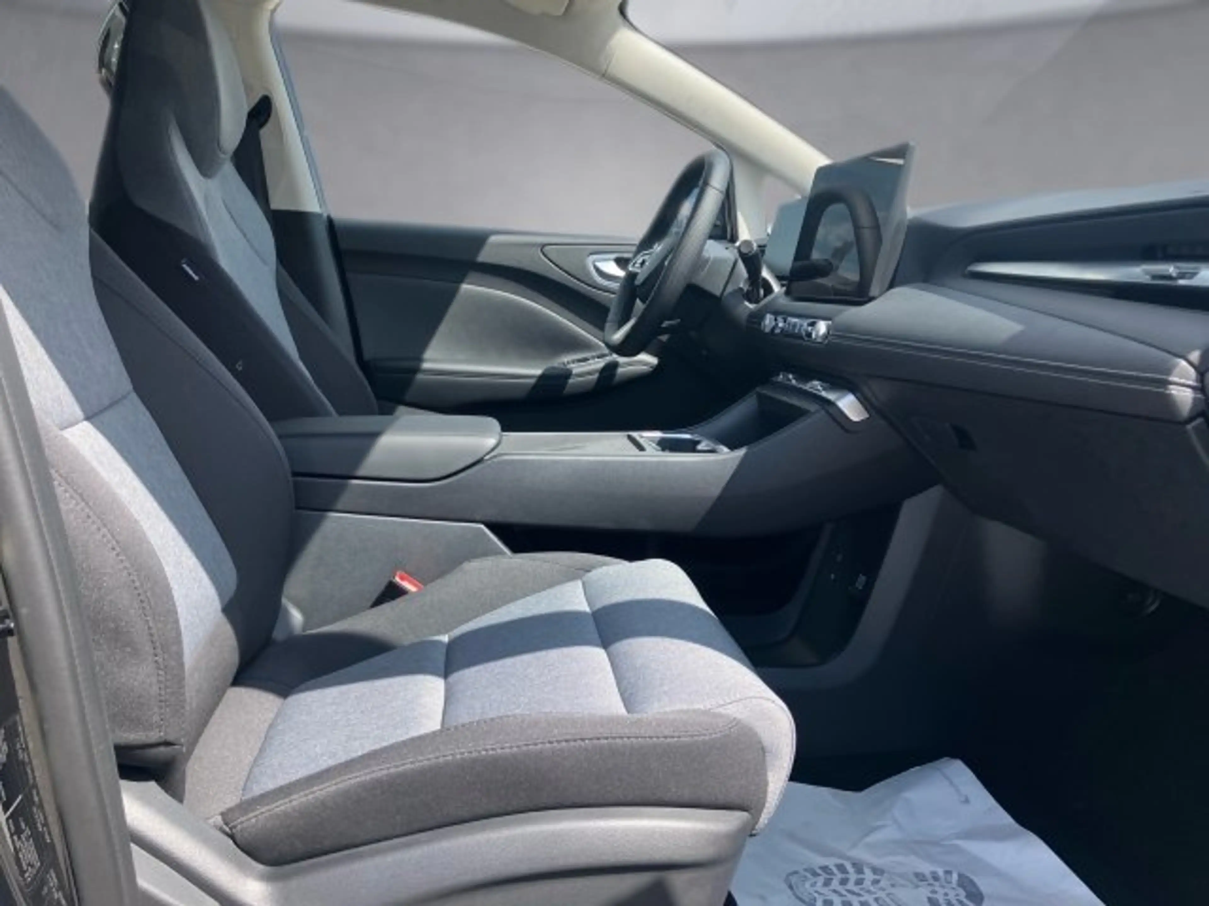 MG MG4 Urban Luxury 54kwh MY25 — photo 9