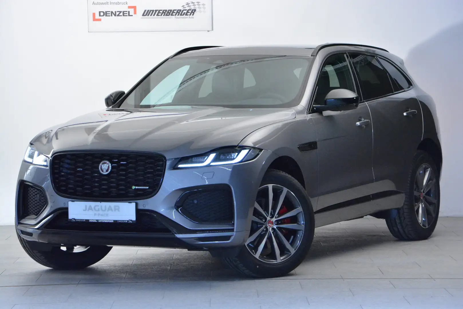Jaguar F-Pace P250 R-Dynamic Black Grau - 1