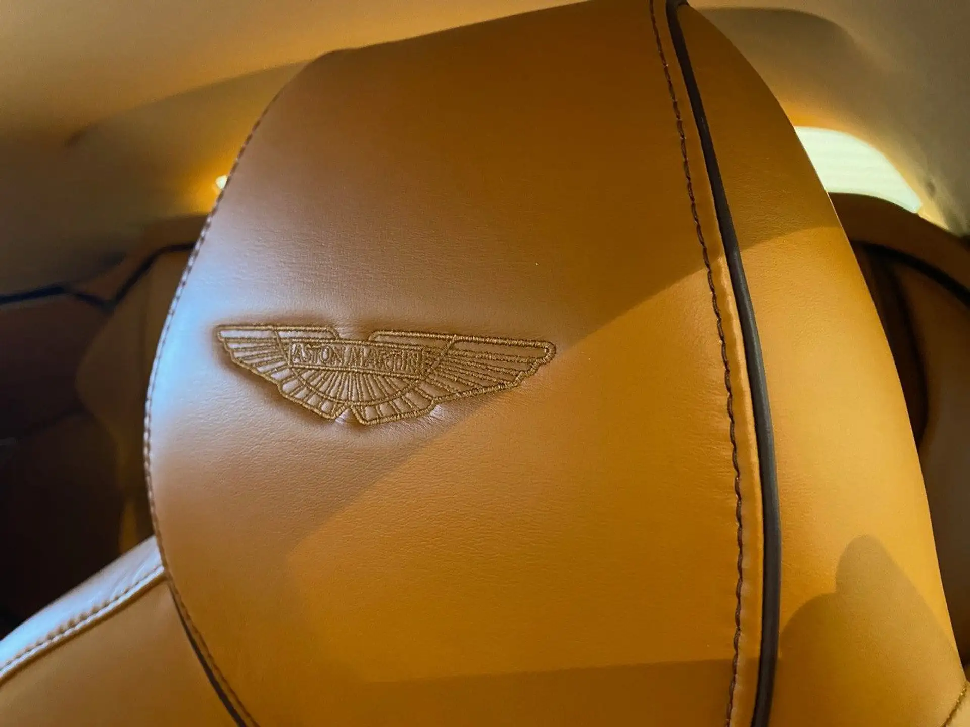 애스턴마틴 DB9 Volante 2015 버건디 사진 2