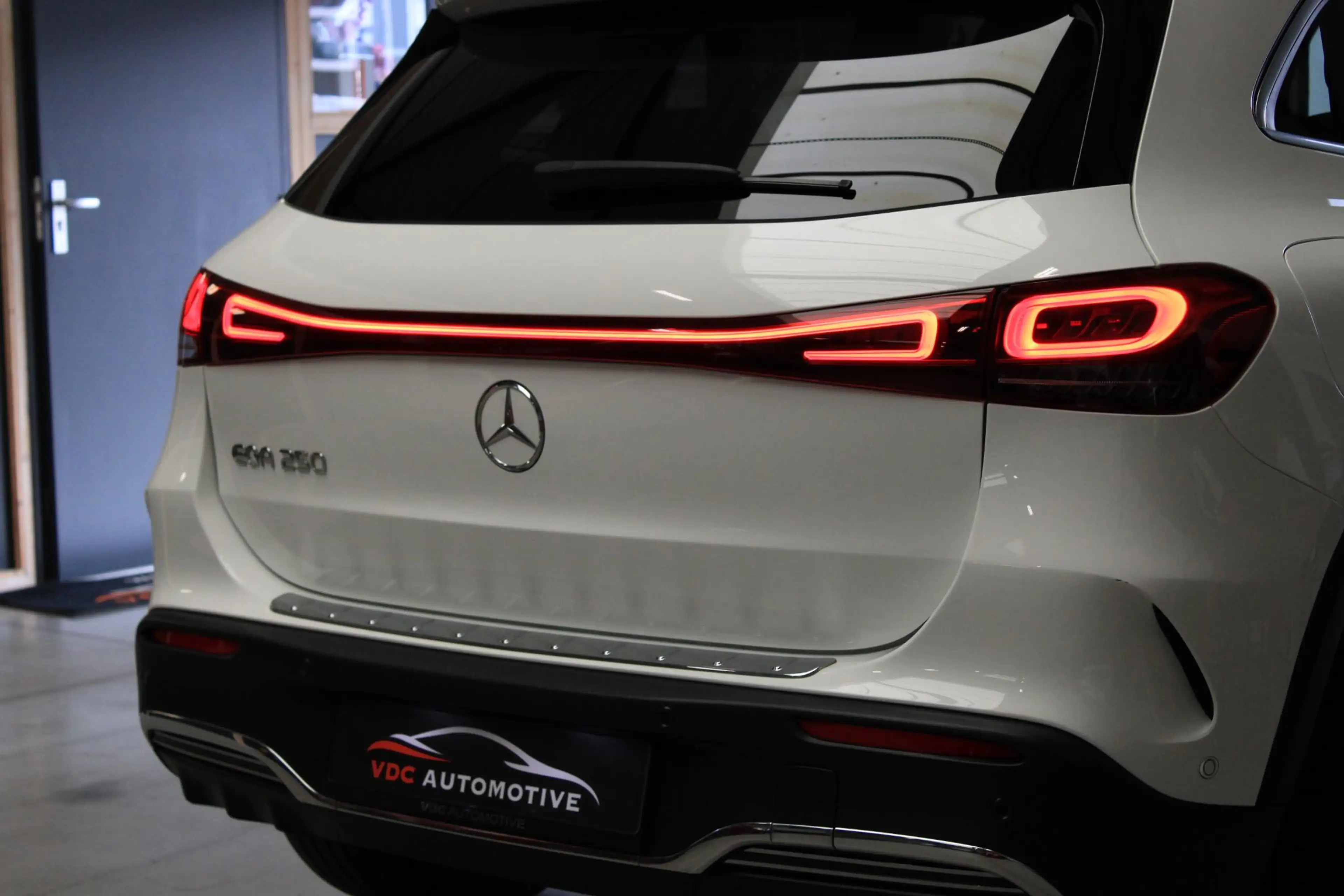 Mercedes-Benz EQA 250 AMG Camera | Trekhaak | Keyless | Widescreen | Sfe — photo 13
