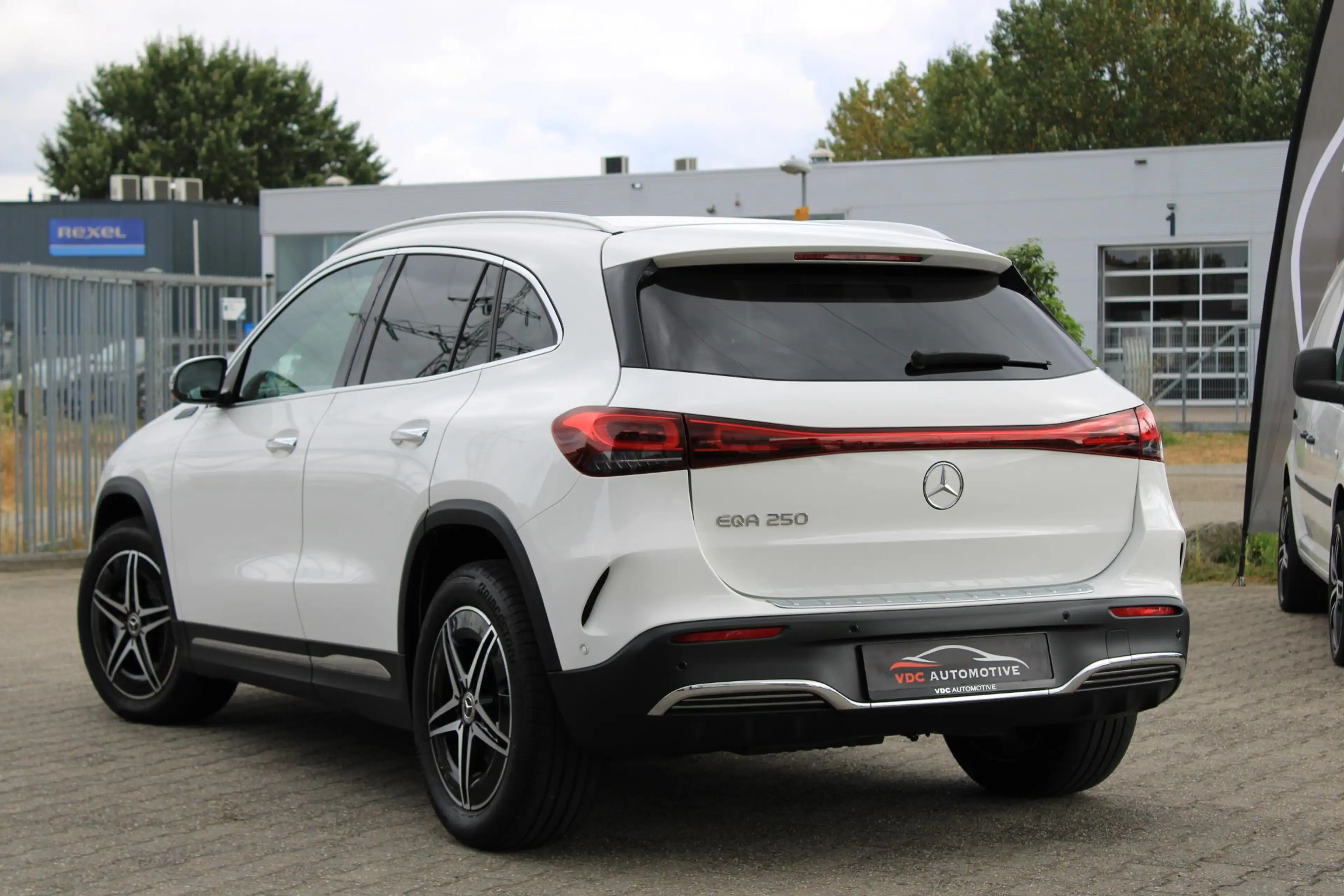 Mercedes-Benz EQA 250 AMG Camera | Trekhaak | Keyless | Widescreen | Sfe — photo 5