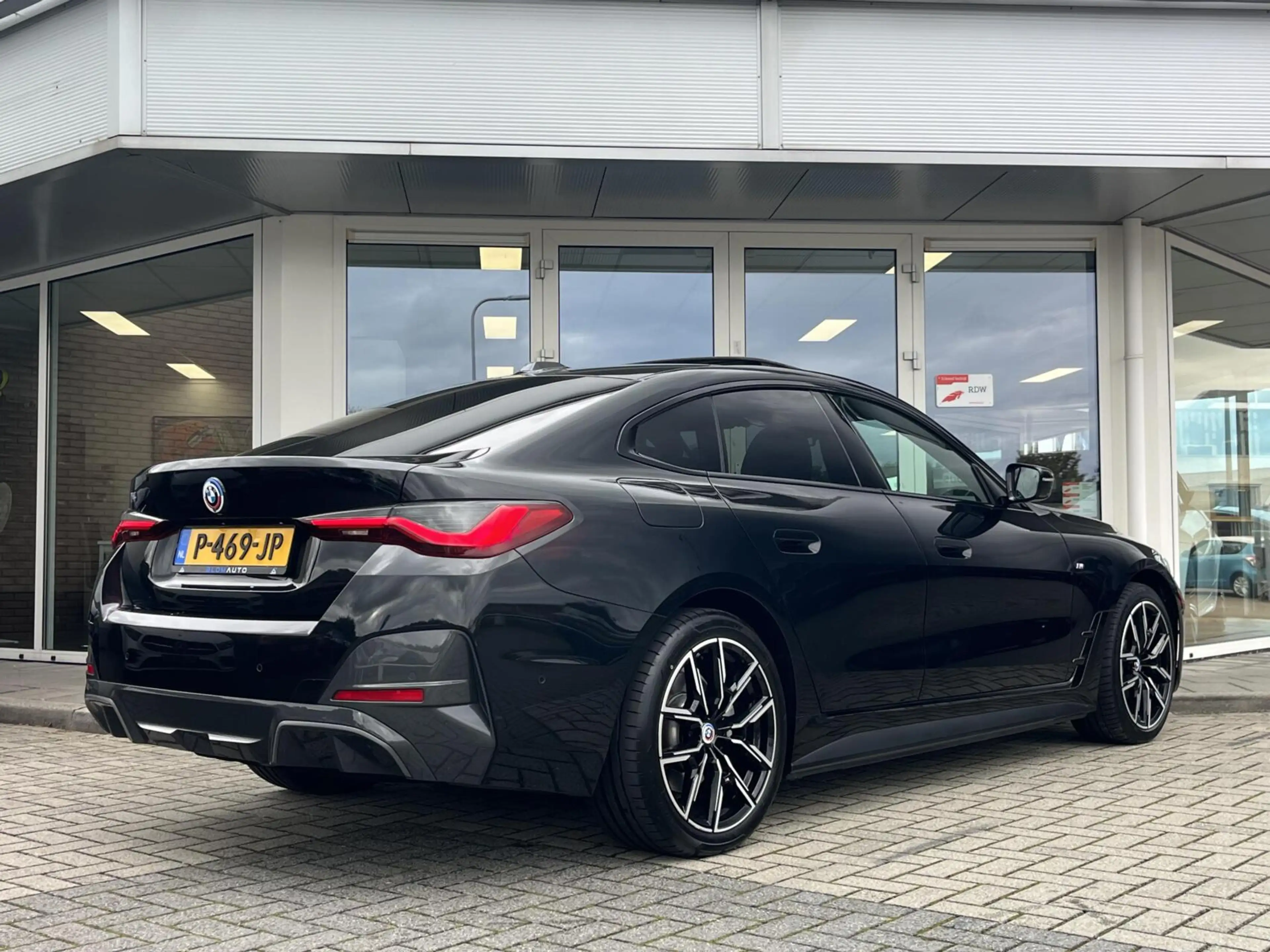 BMW i4 eDrive40 M-SPORT 84 kWh SOH95% LASER+PANO+ACC+H&K+ — photo 6