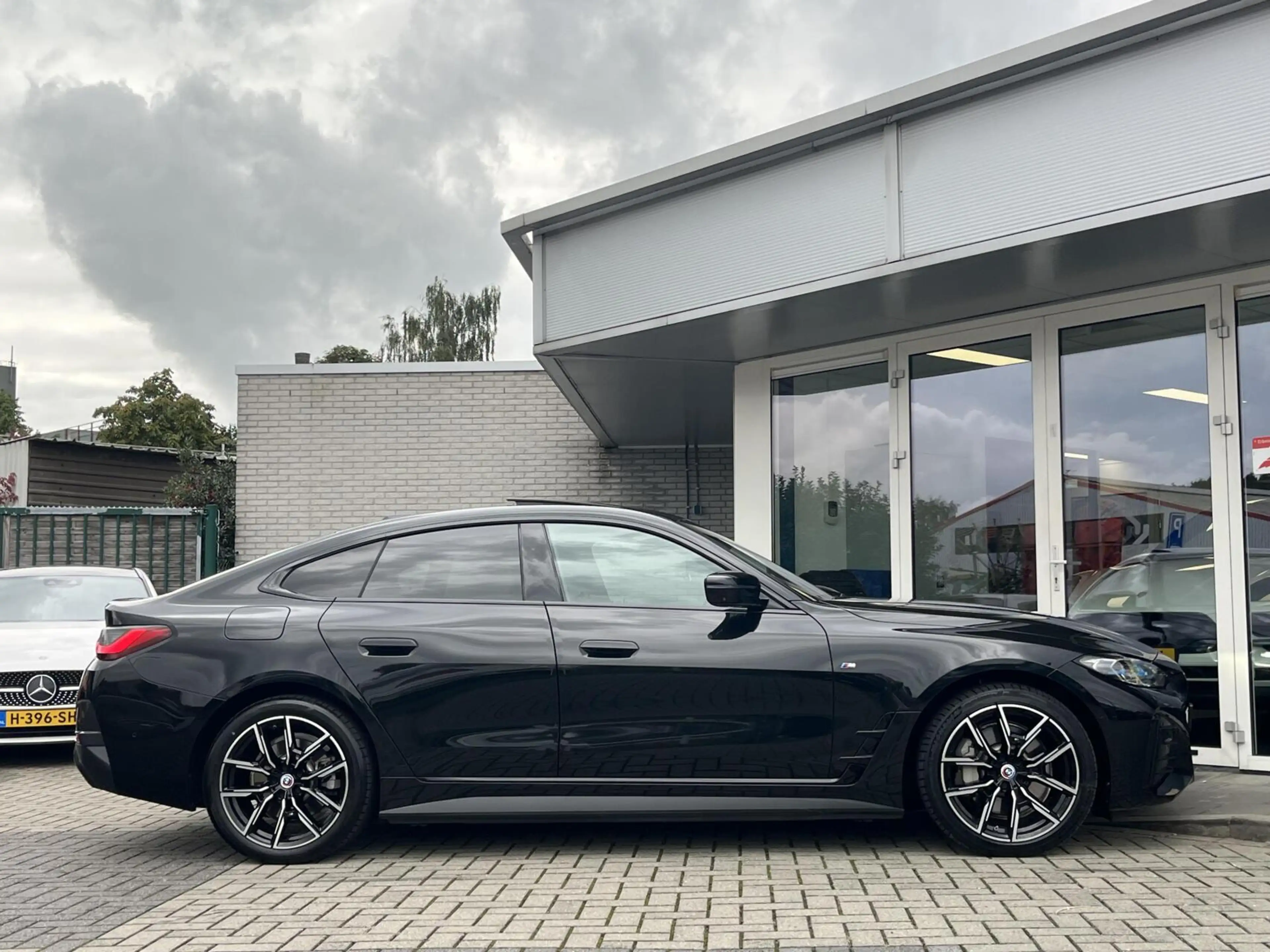 BMW i4 eDrive40 M-SPORT 84 kWh SOH95% LASER+PANO+ACC+H&K+ — photo 3