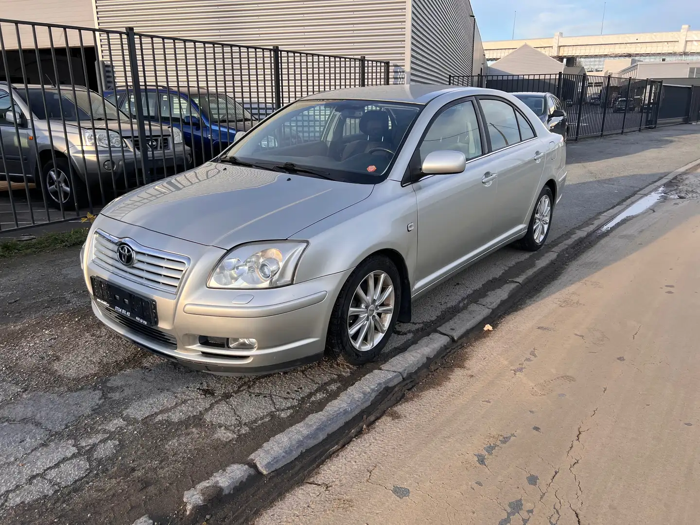 Toyota Avensis 1.6i VVT-i 16v Linea Sol Beige - 2