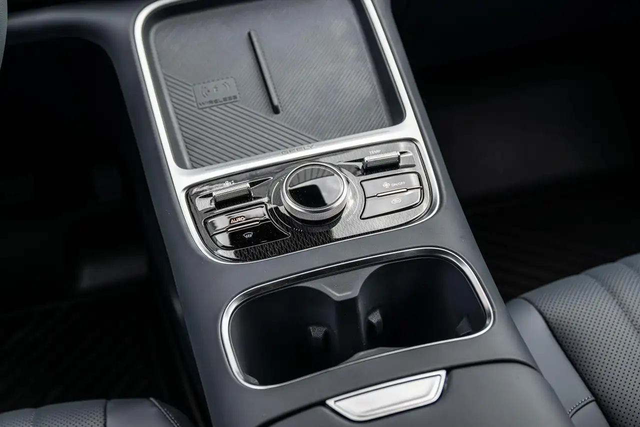 Geely Starray EM-i 2026 — фото 14