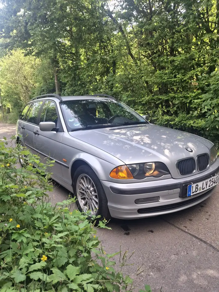 BMW 318i touring, foto 2