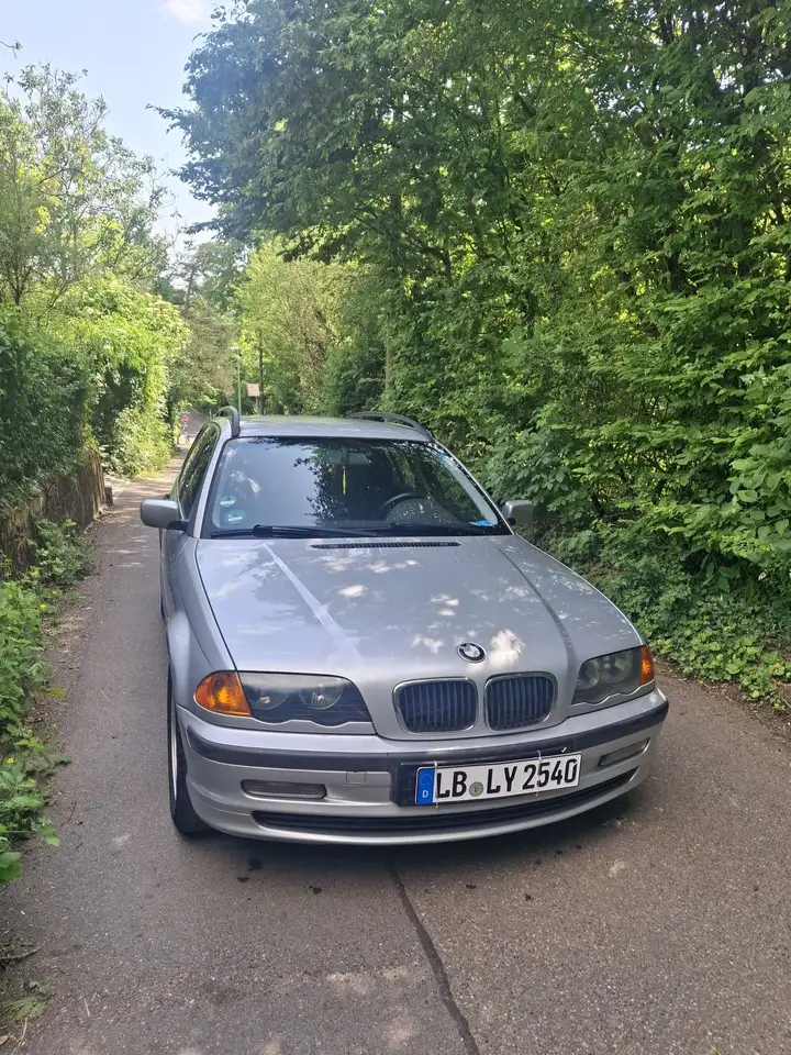 BMW 318i touring, foto 1