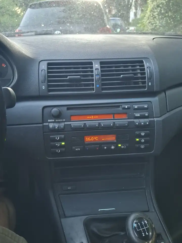 BMW 318i touring, foto 11