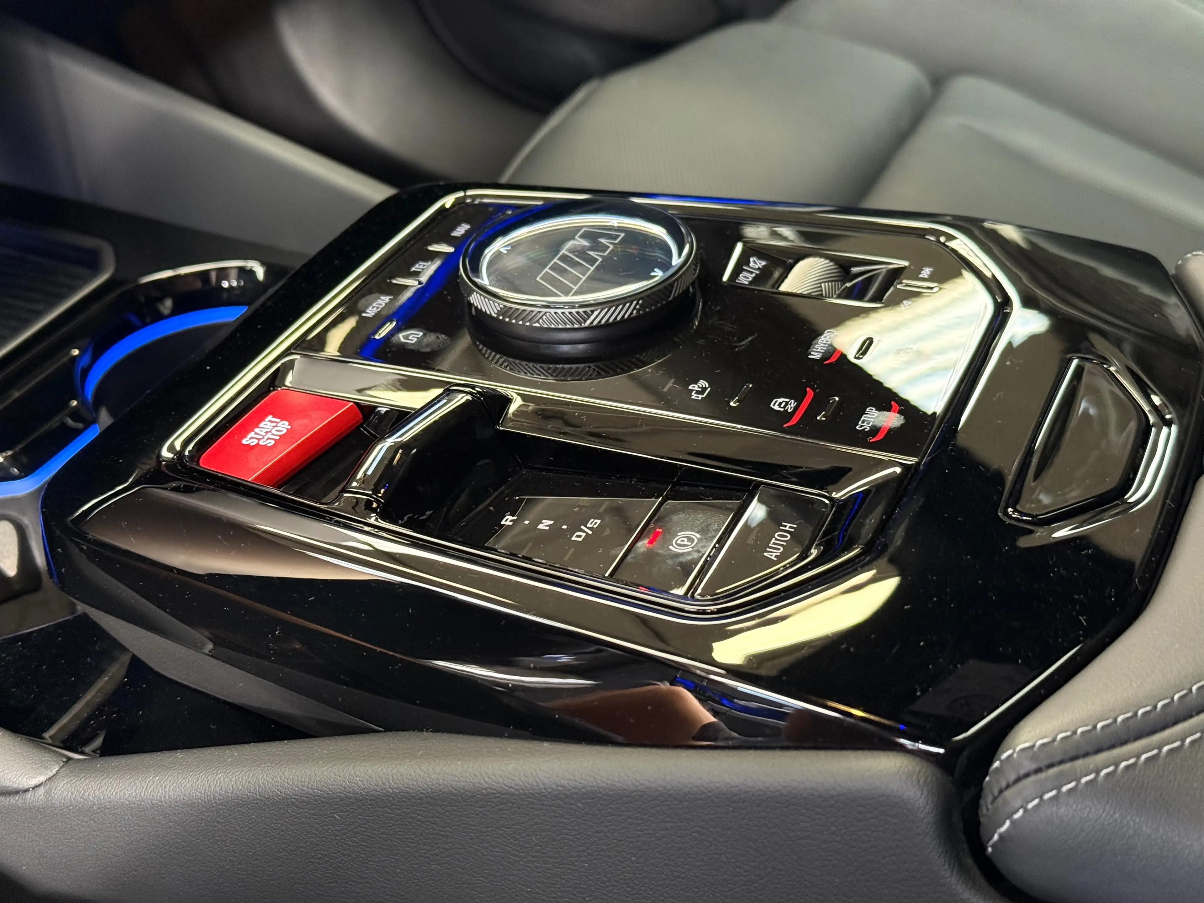 BMW M5 M5 Touring PHEV 4.4 AS (535 kW) — photo 10