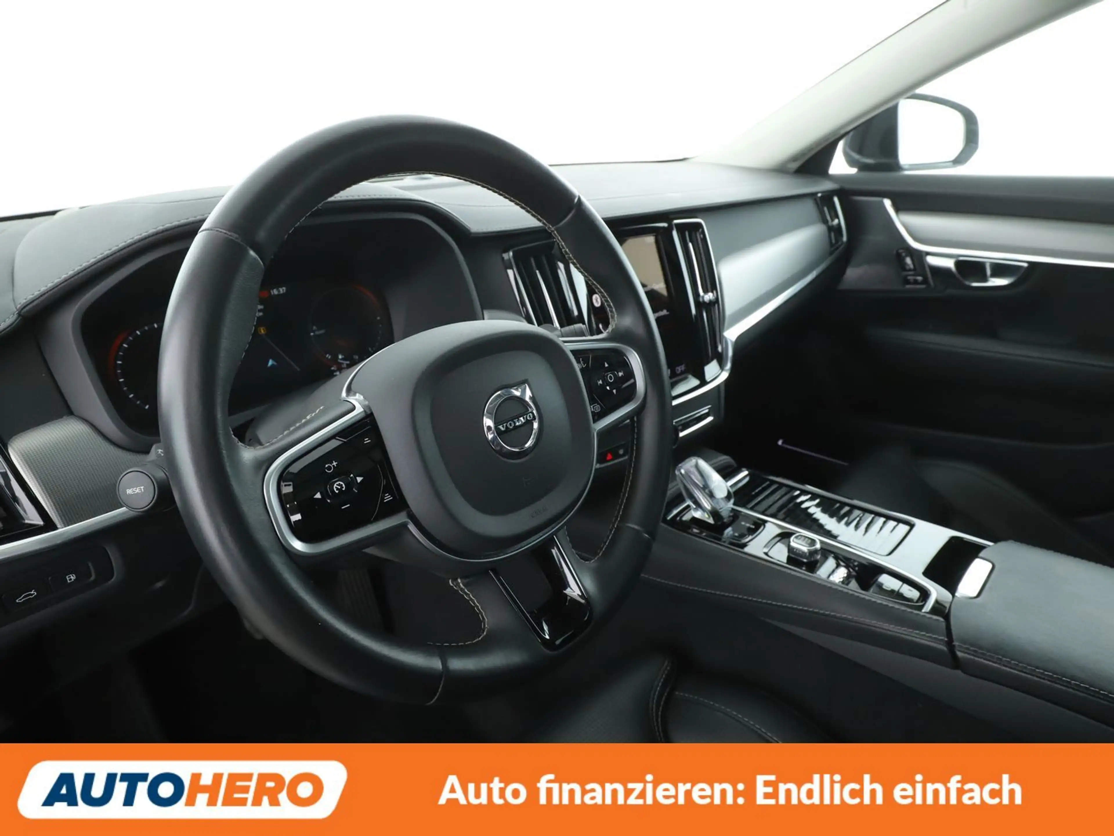 Volvo V90 2.0 T8 Plug-in Hybrid Inscription AWD — photo 11