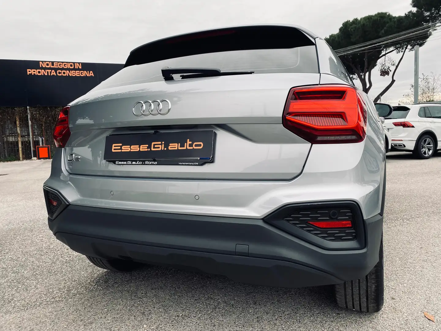 Audi Q2 Admired **POSS.PACK MEDIA** VED.NOTE Gris - 2