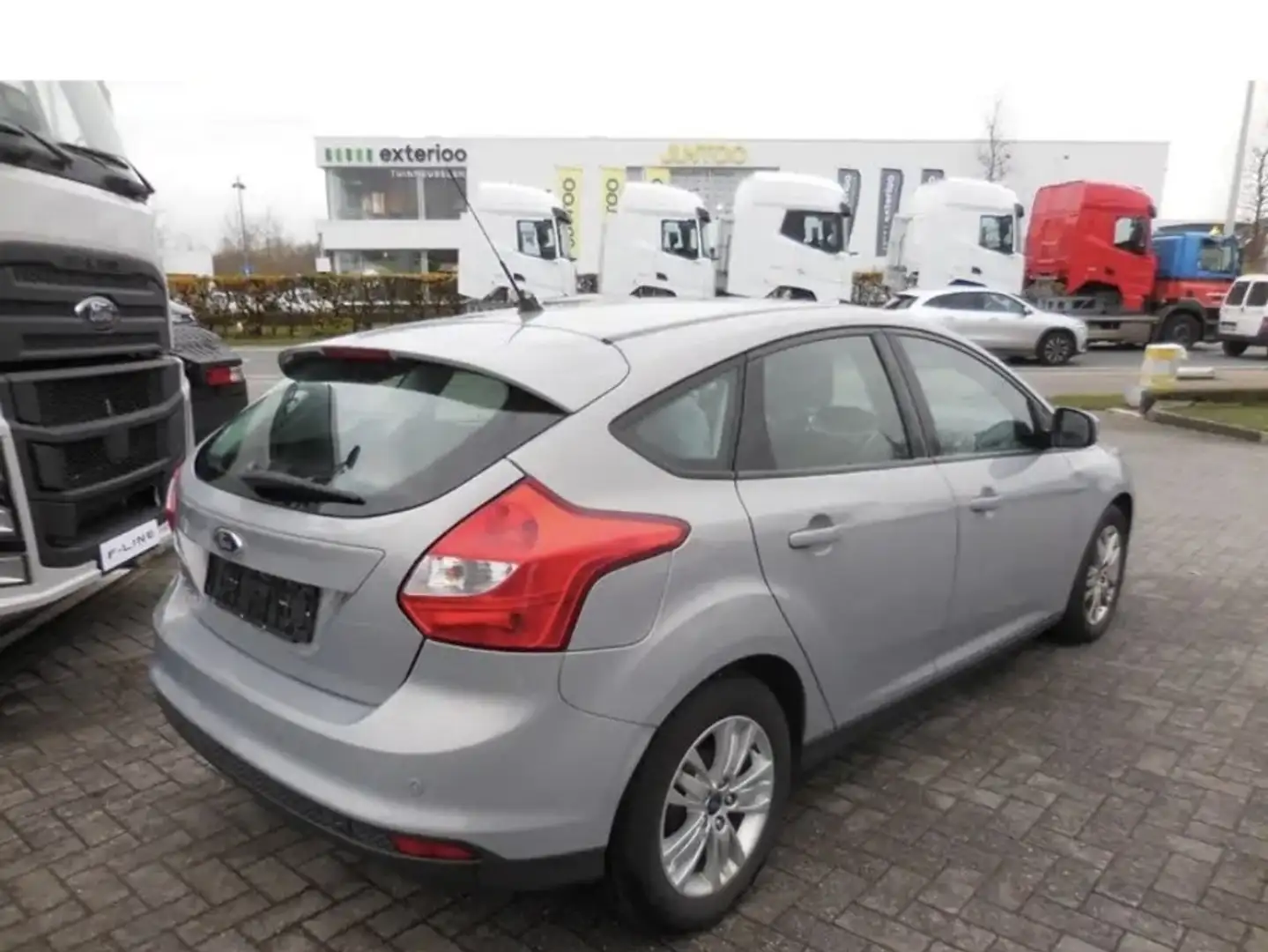 Ford Focus 1.6i Ti-VCT Trend Gris - 2