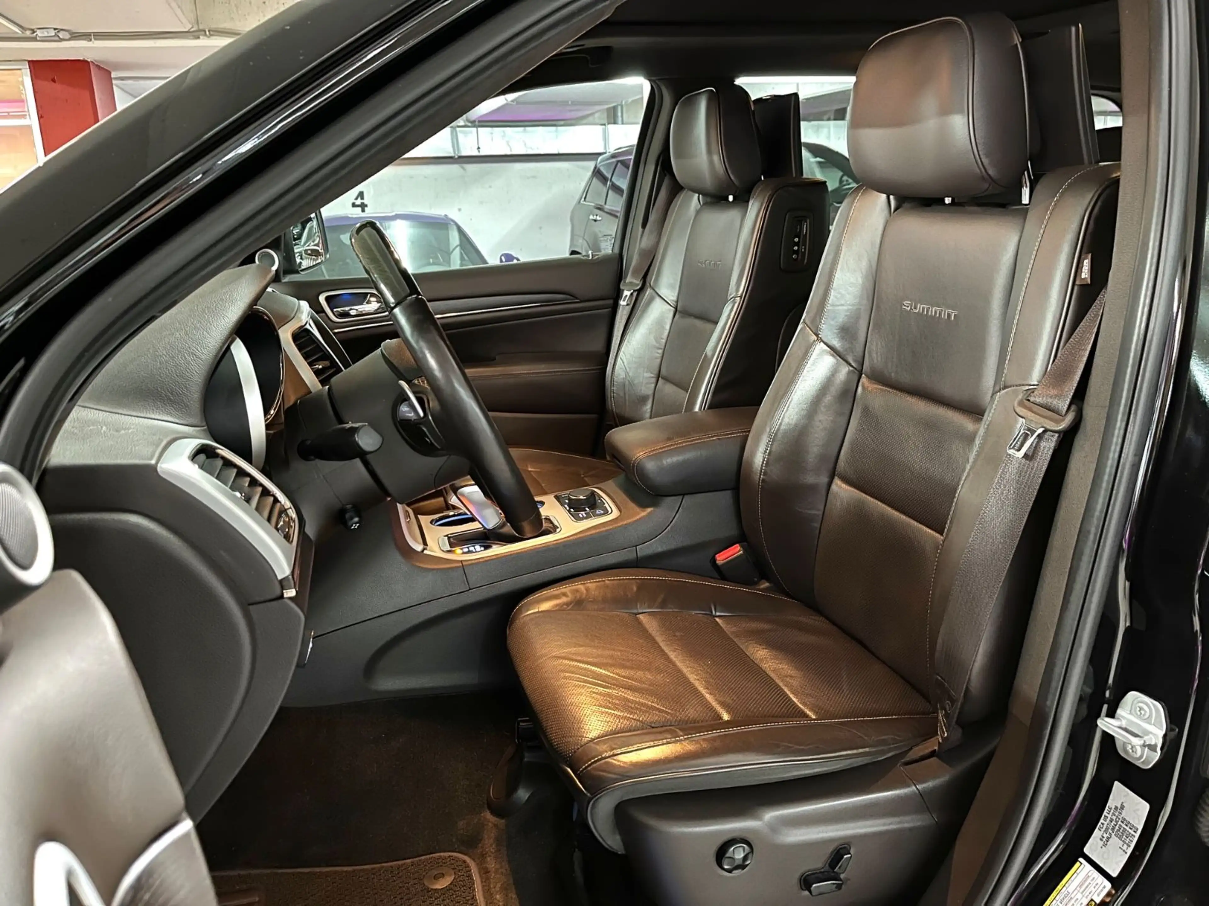 Jeep Grand Cherokee 3.0 CRD Summit Fond Entertainment — photo 15