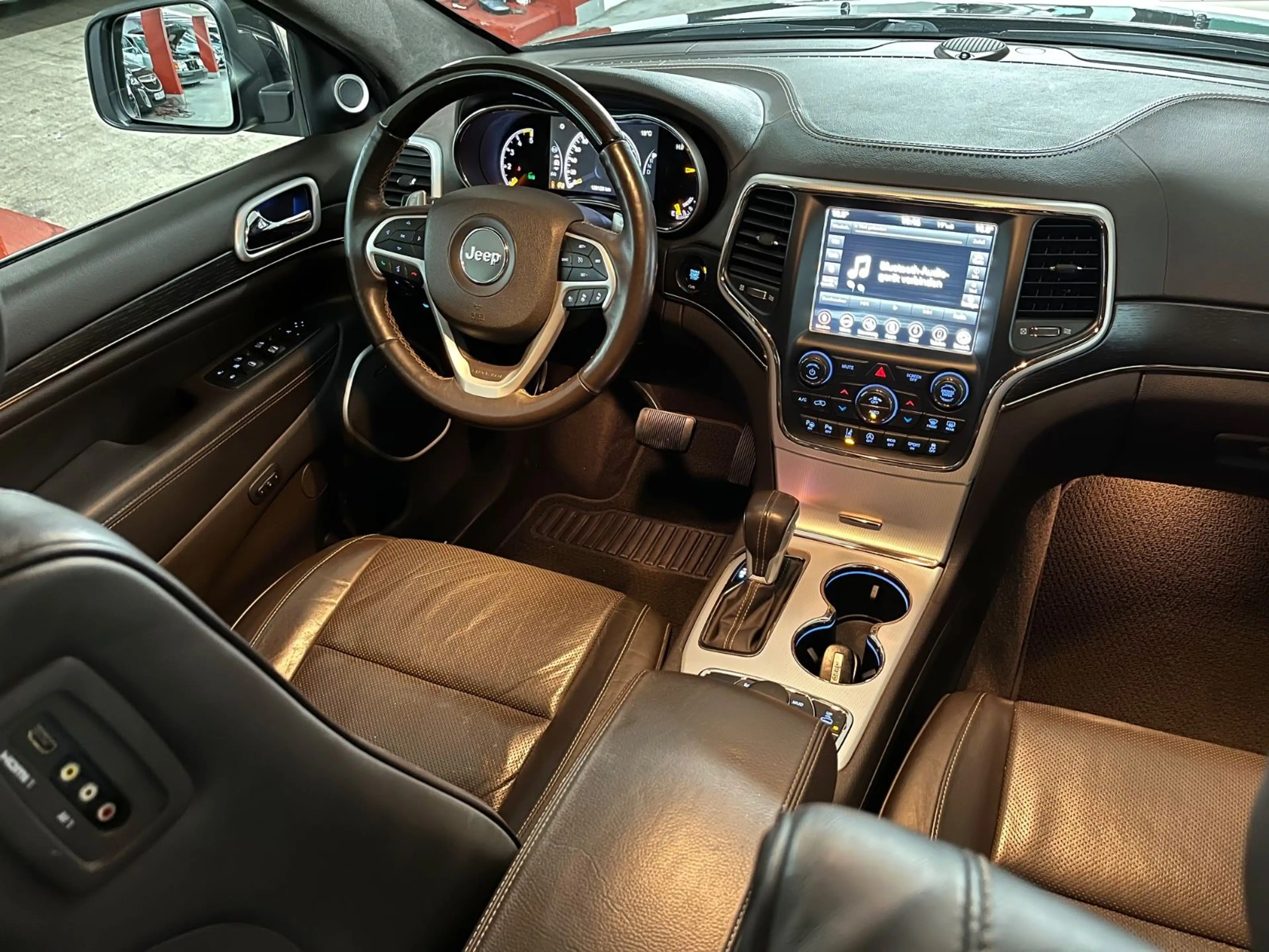 Jeep Grand Cherokee 3.0 CRD Summit Fond Entertainment — photo 13